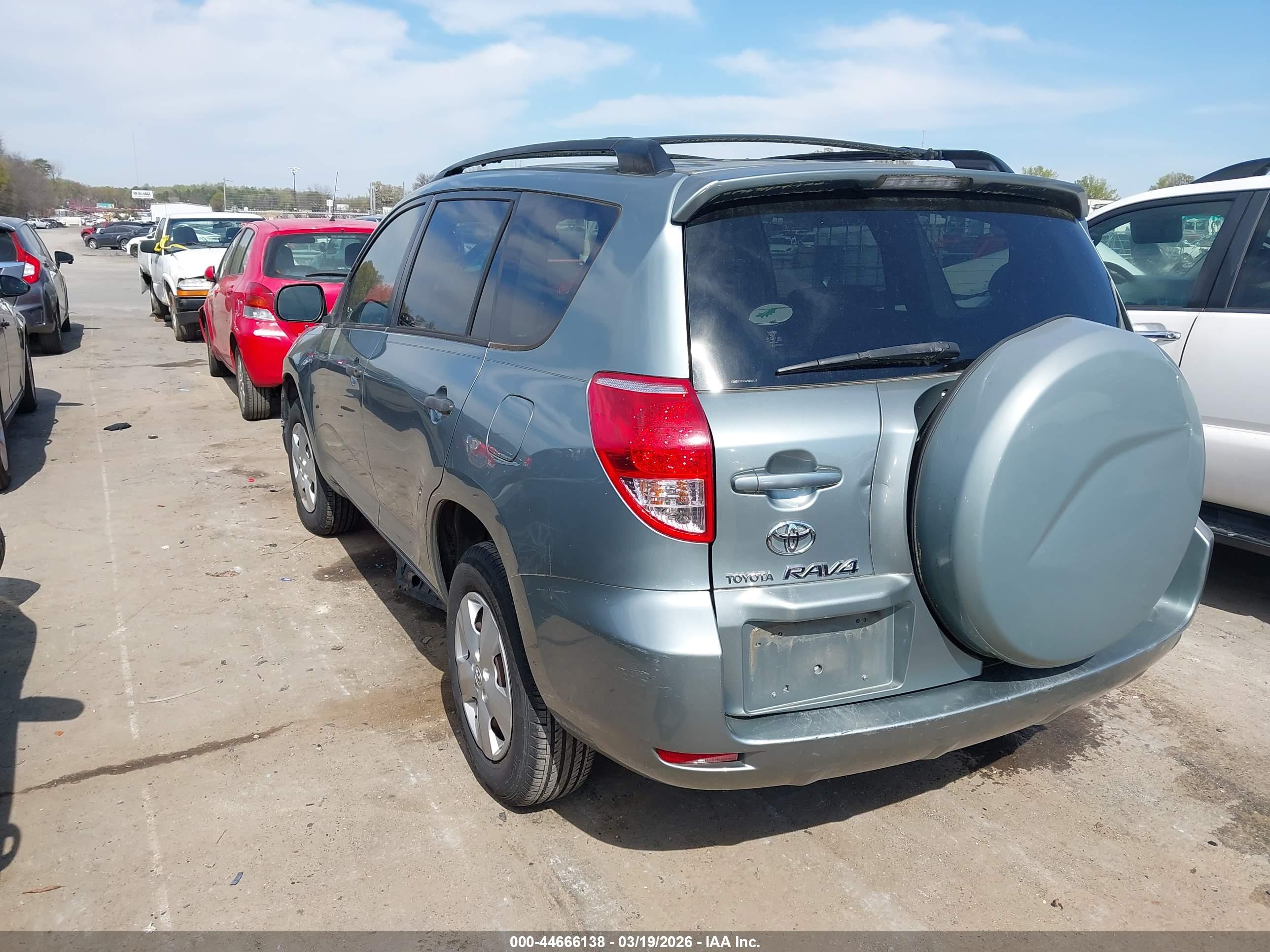 TOYOTA RAV4 image 3