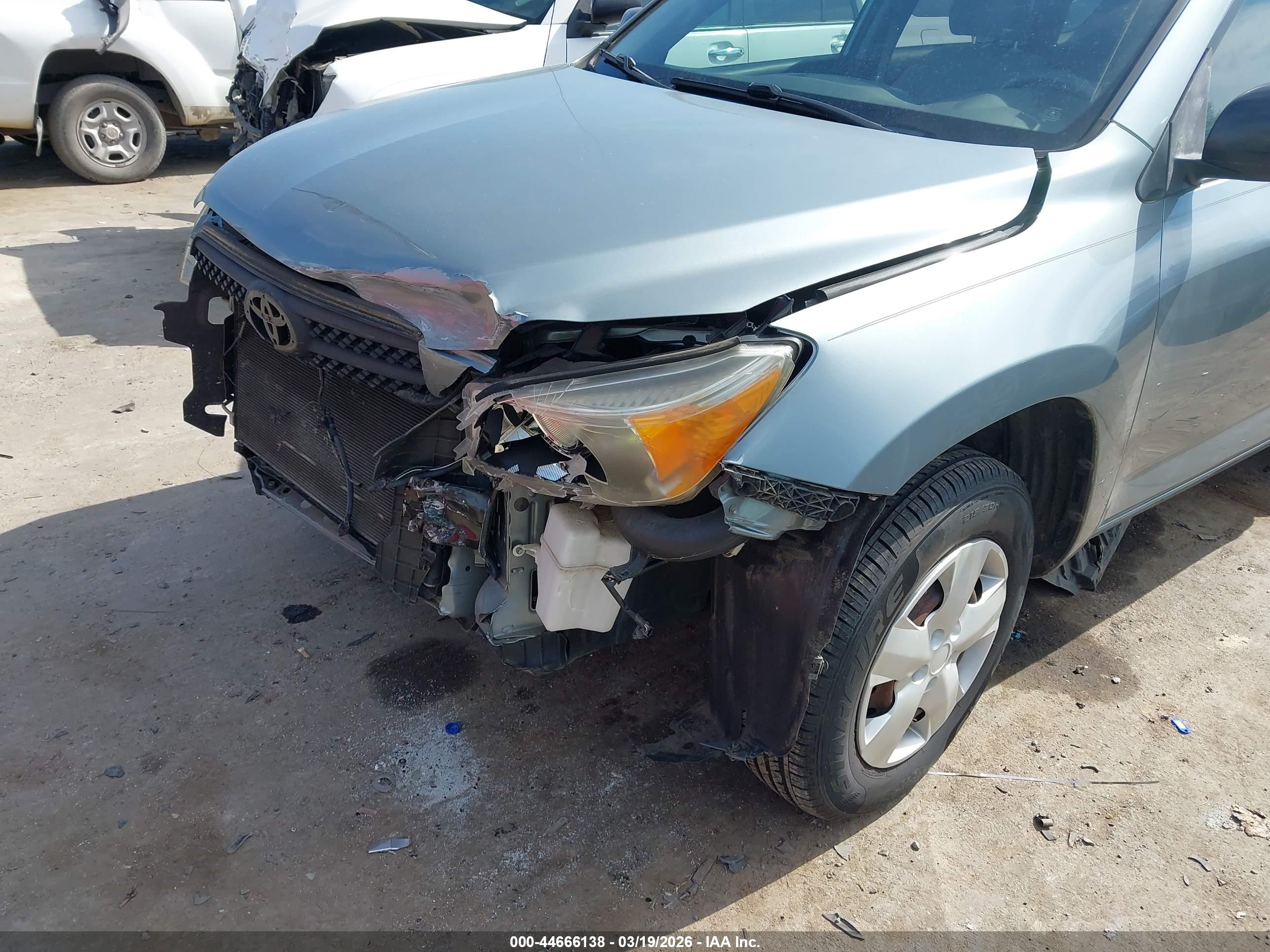 TOYOTA RAV4 image 6