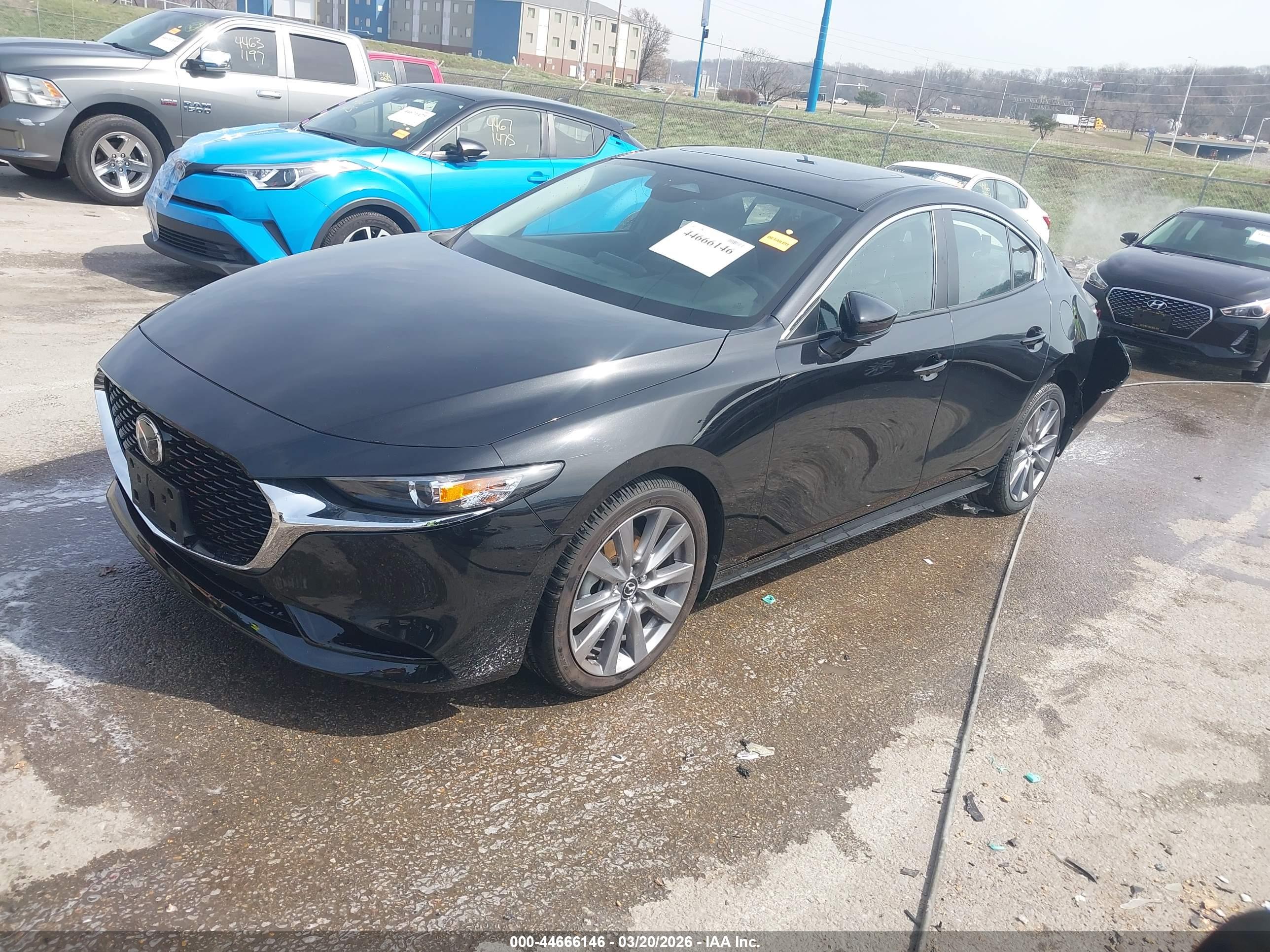 MAZDA MAZDA3 image 2