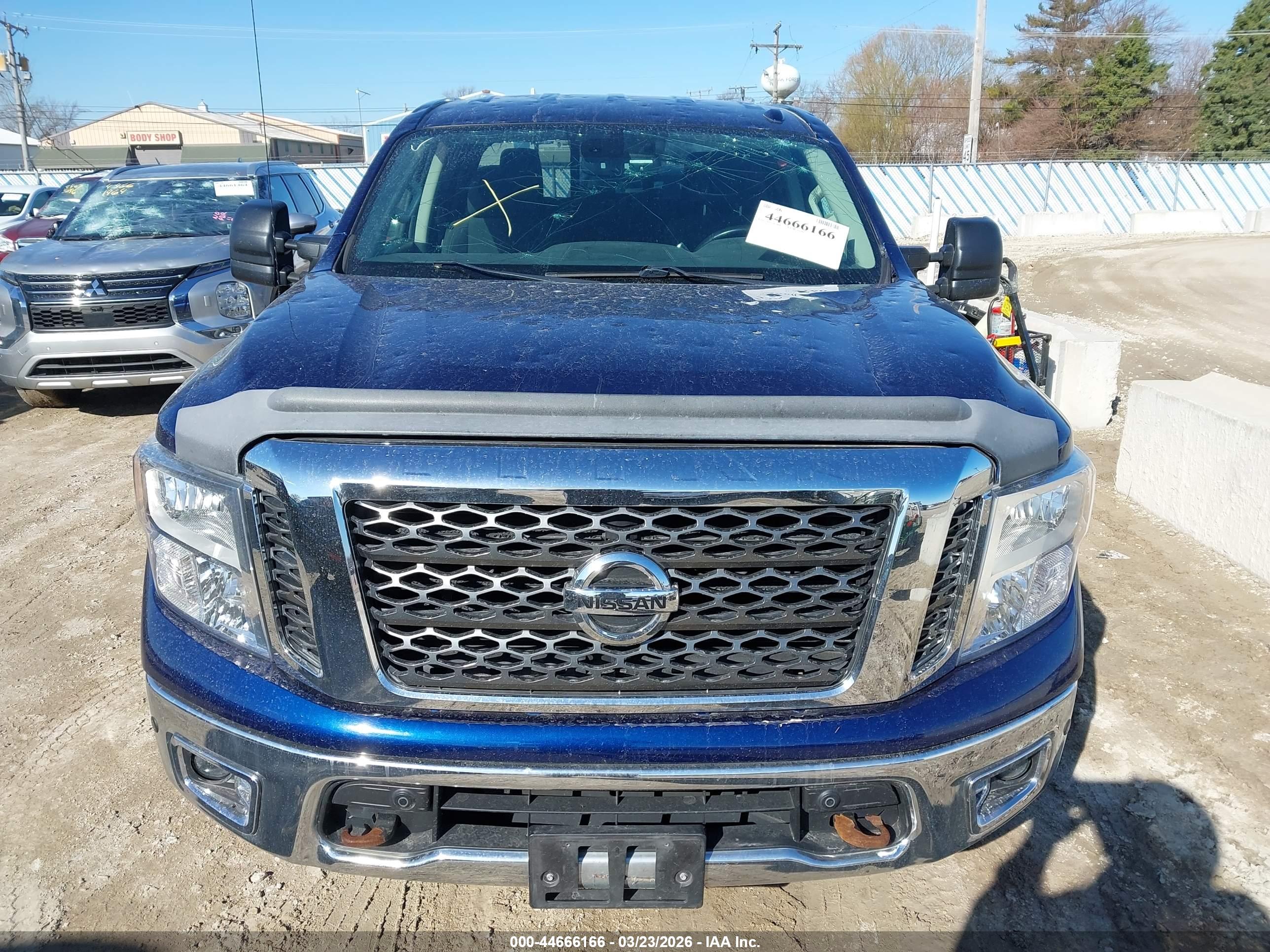 NISSAN TITAN image 6