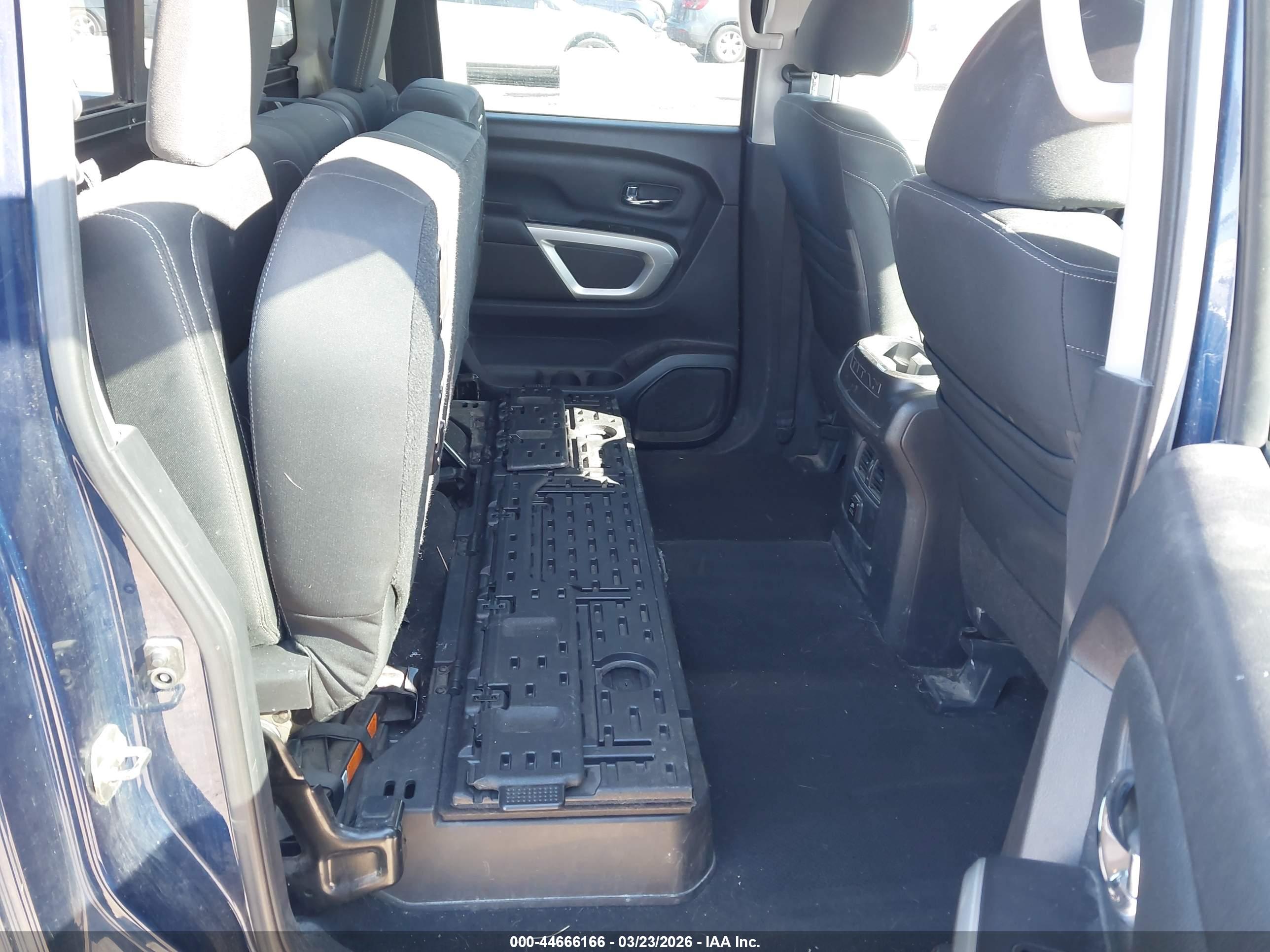 NISSAN TITAN image 8