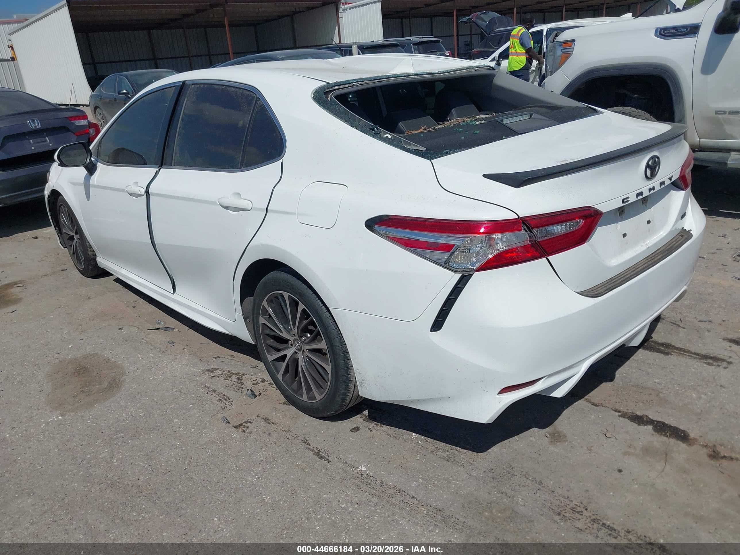 TOYOTA CAMRY image 3