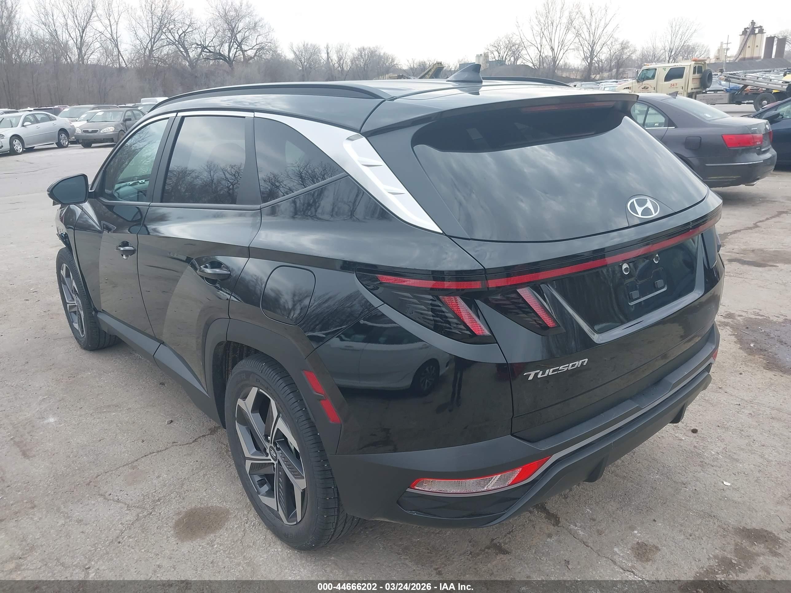 HYUNDAI TUCSON image 3