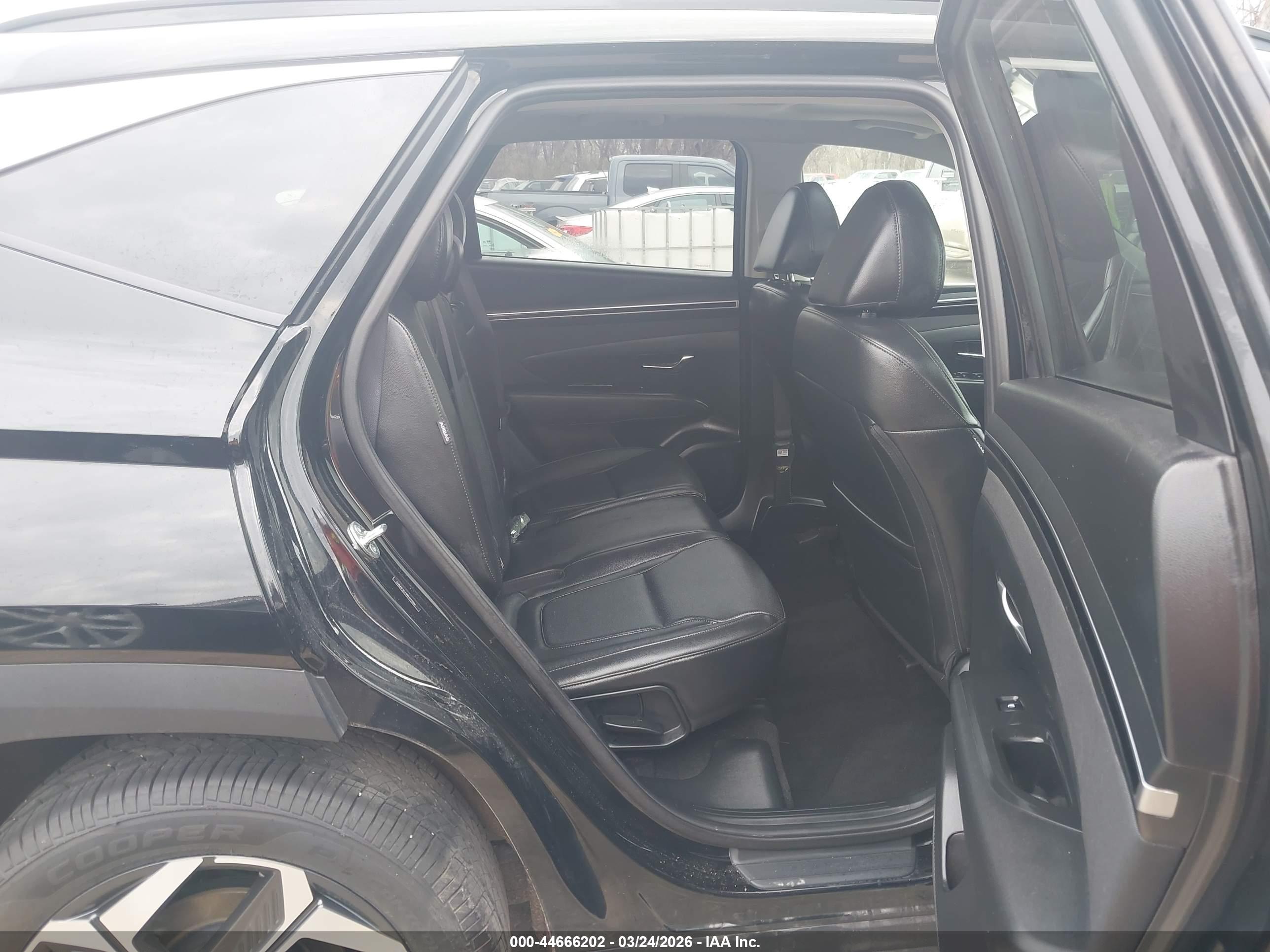 HYUNDAI TUCSON image 8