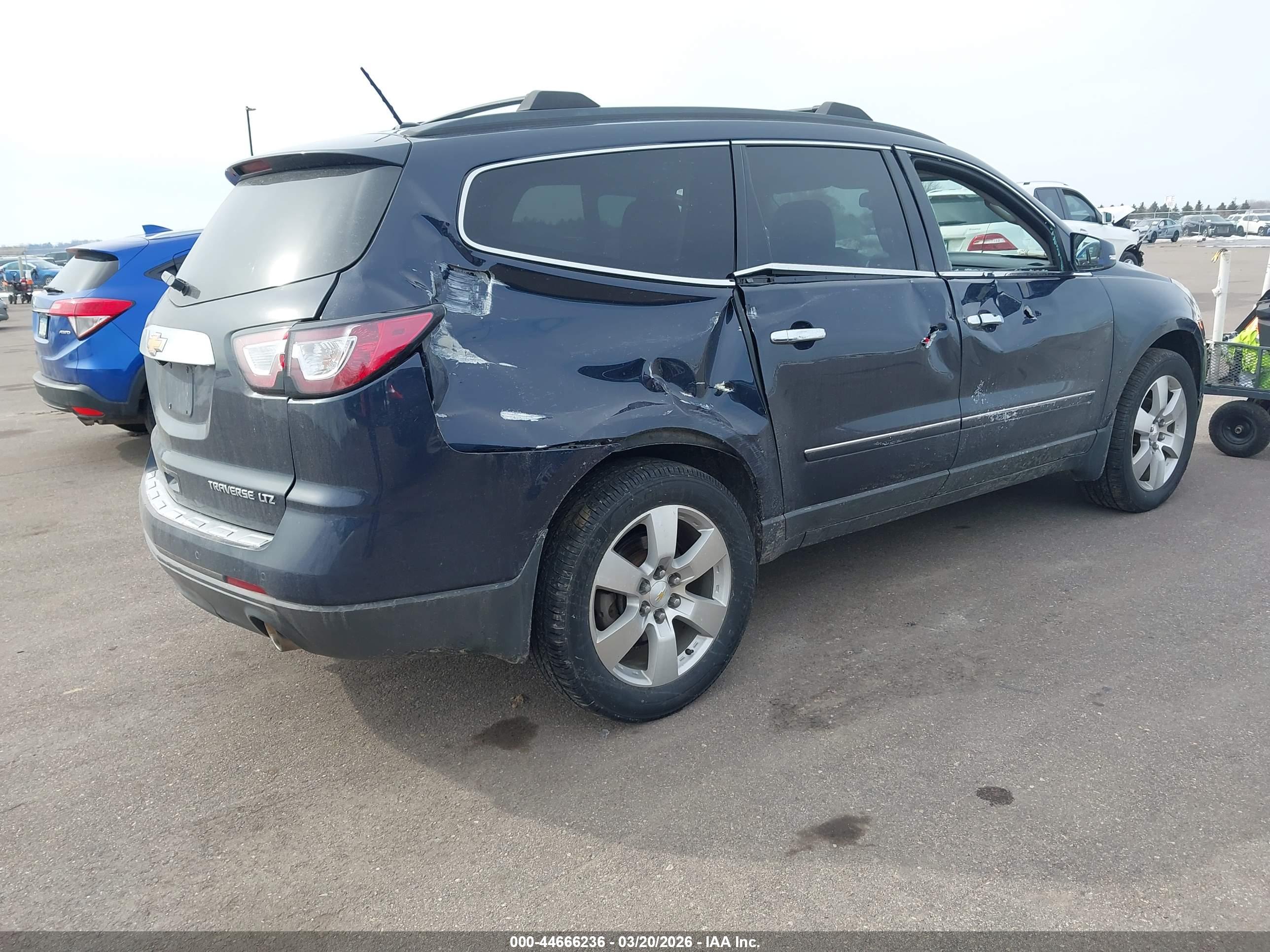 CHEVROLET TRAVERSE image 4