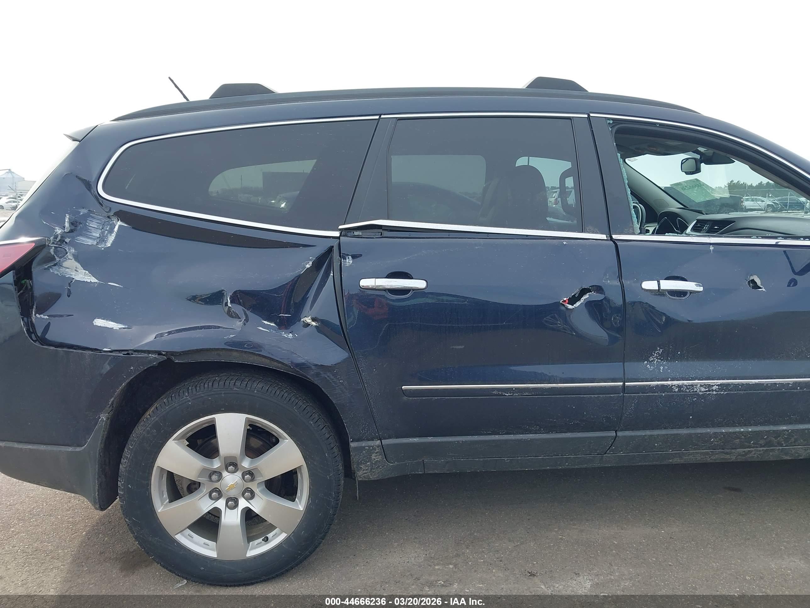 CHEVROLET TRAVERSE image 6