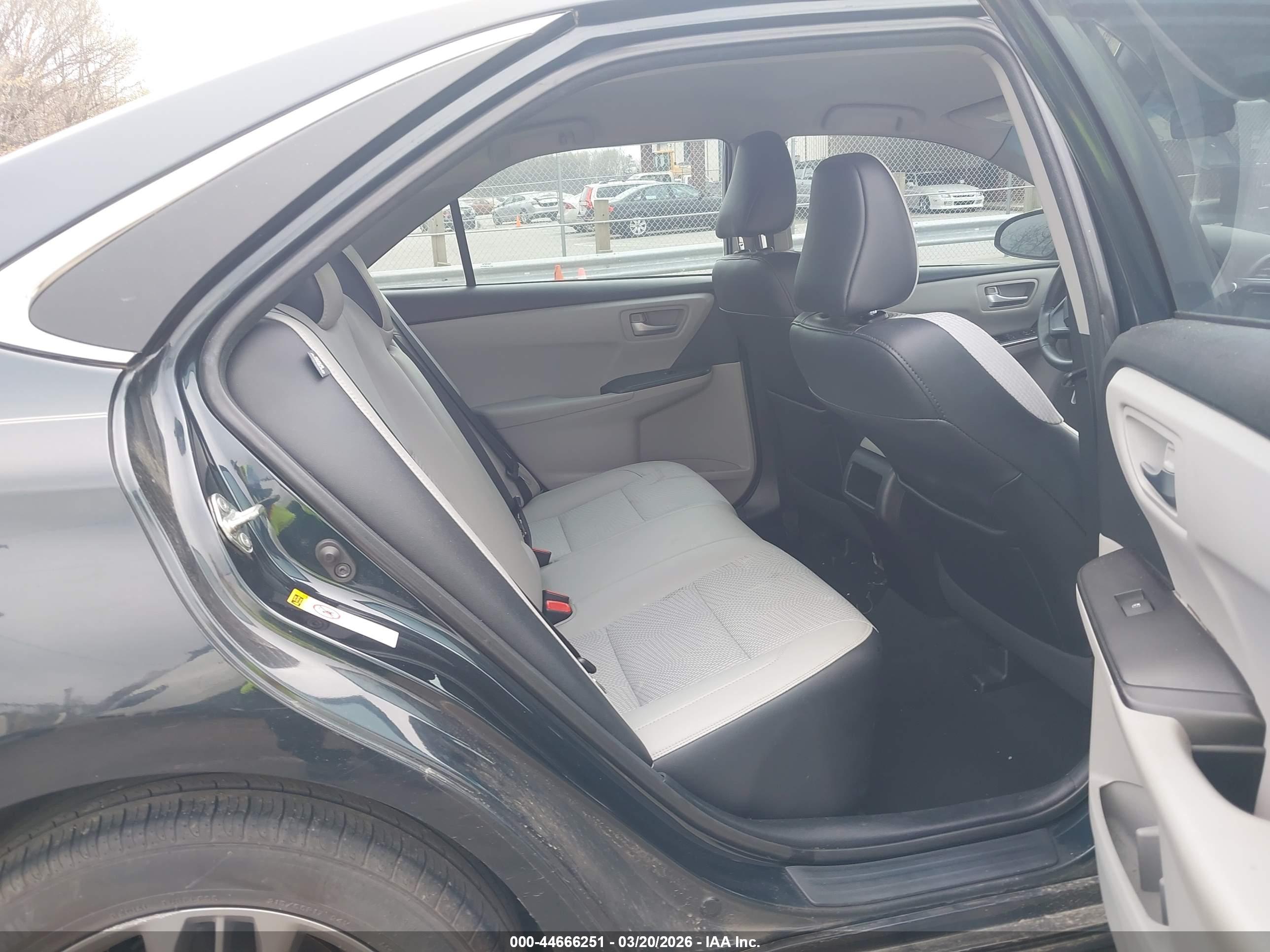 TOYOTA CAMRY image 8