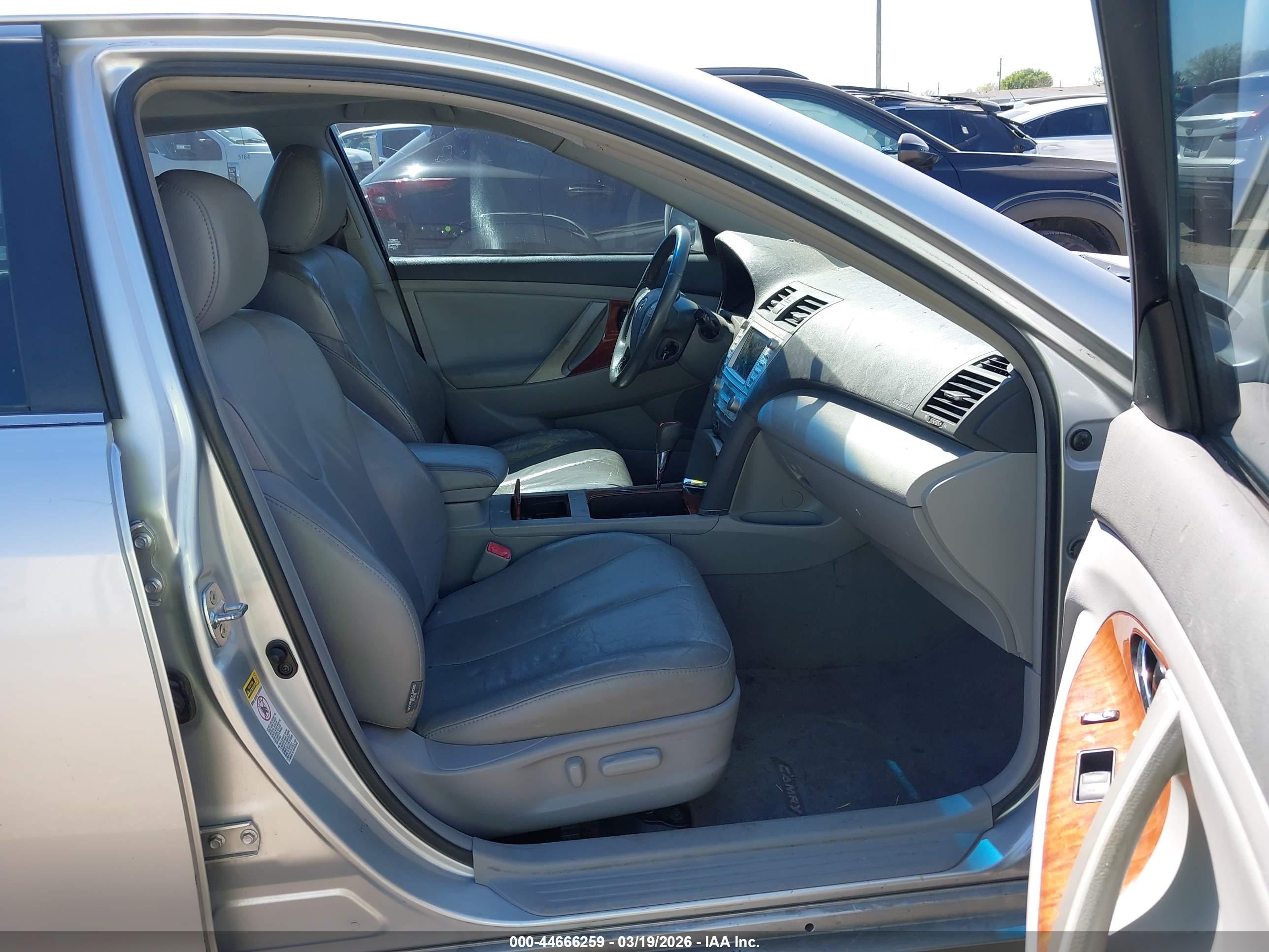 TOYOTA CAMRY image 5