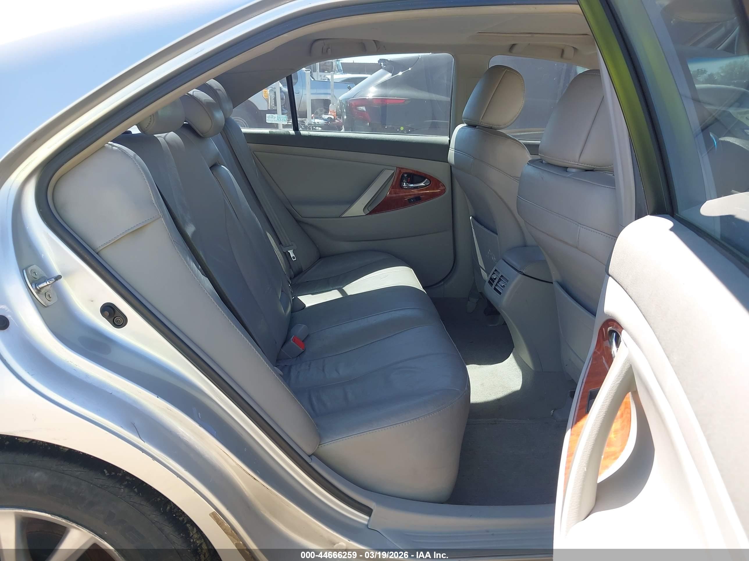 TOYOTA CAMRY image 8
