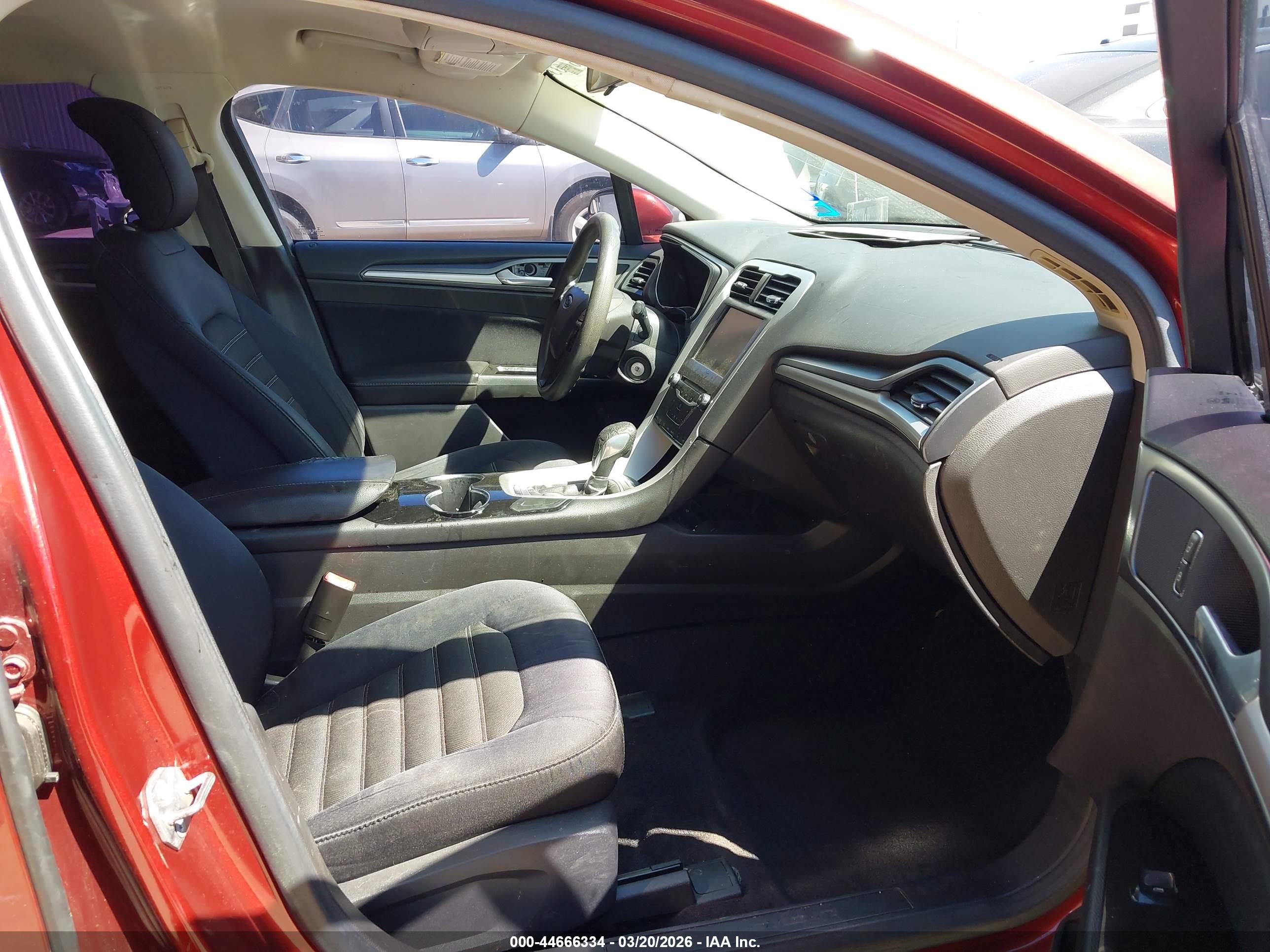 FORD FUSION image 5