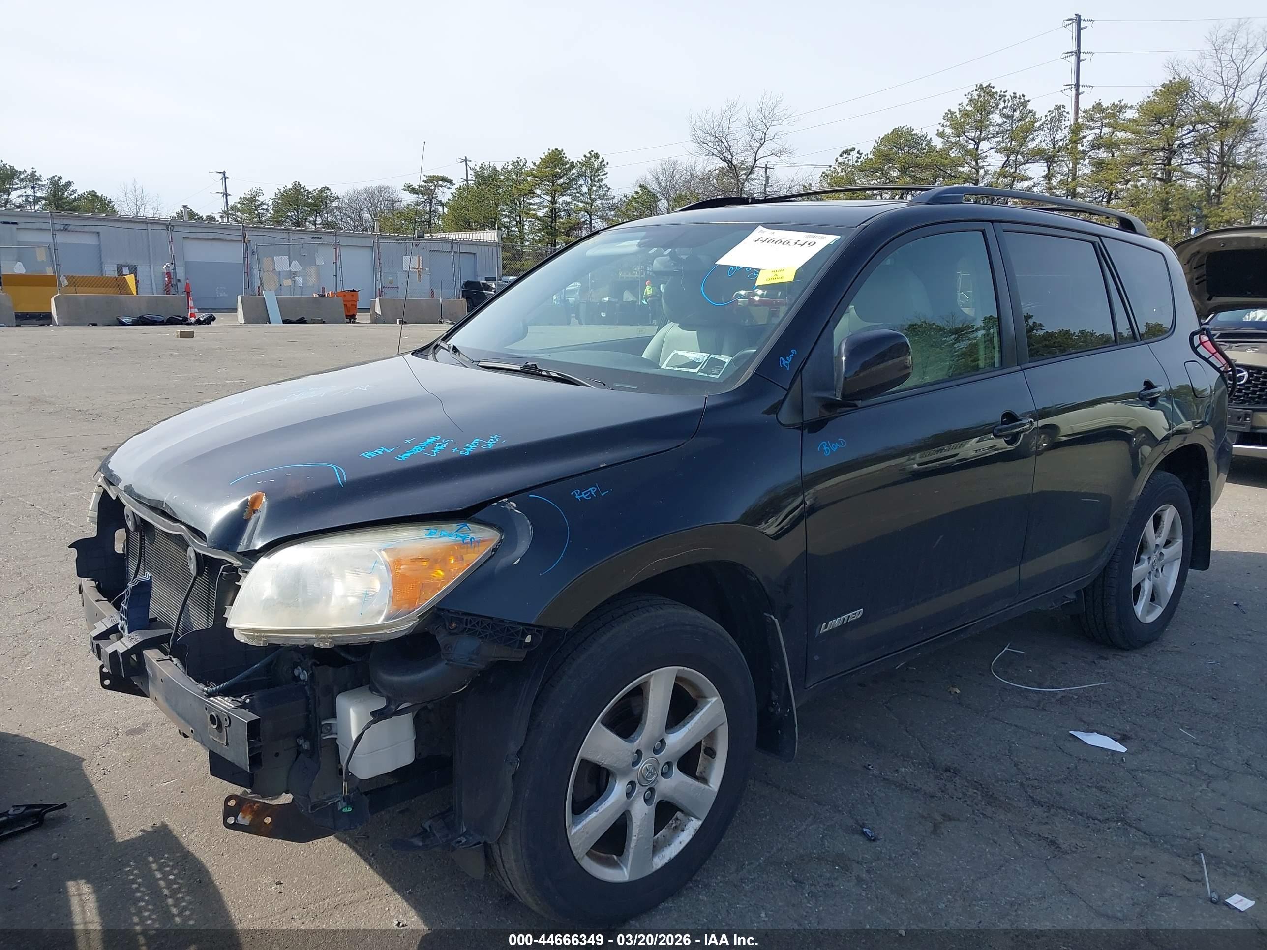 TOYOTA RAV4 image 2