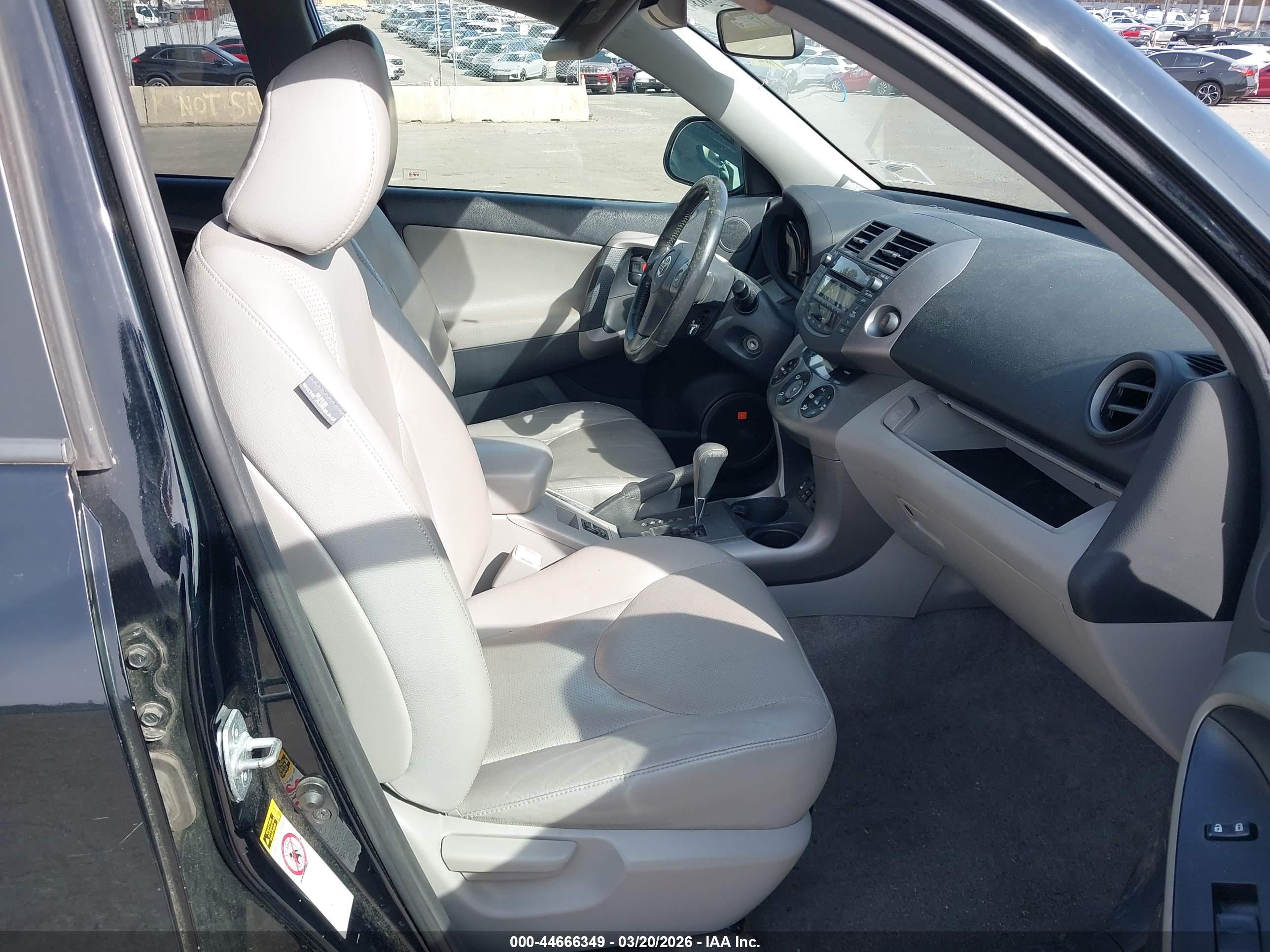 TOYOTA RAV4 image 5