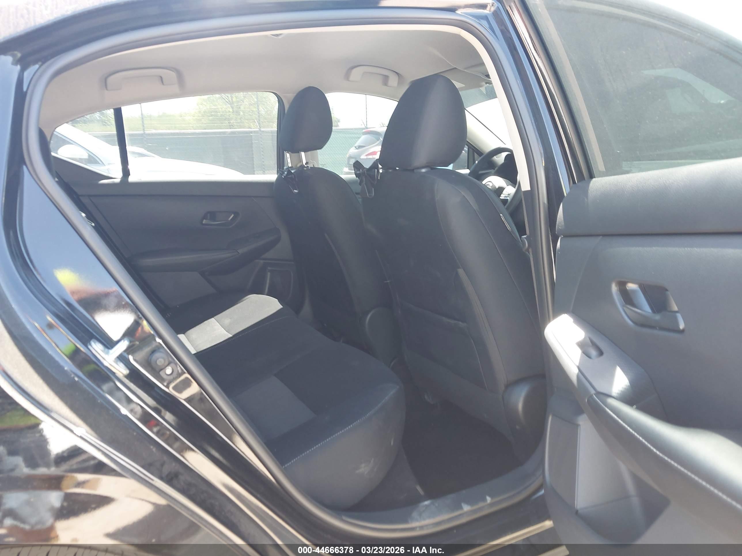 NISSAN SENTRA image 8