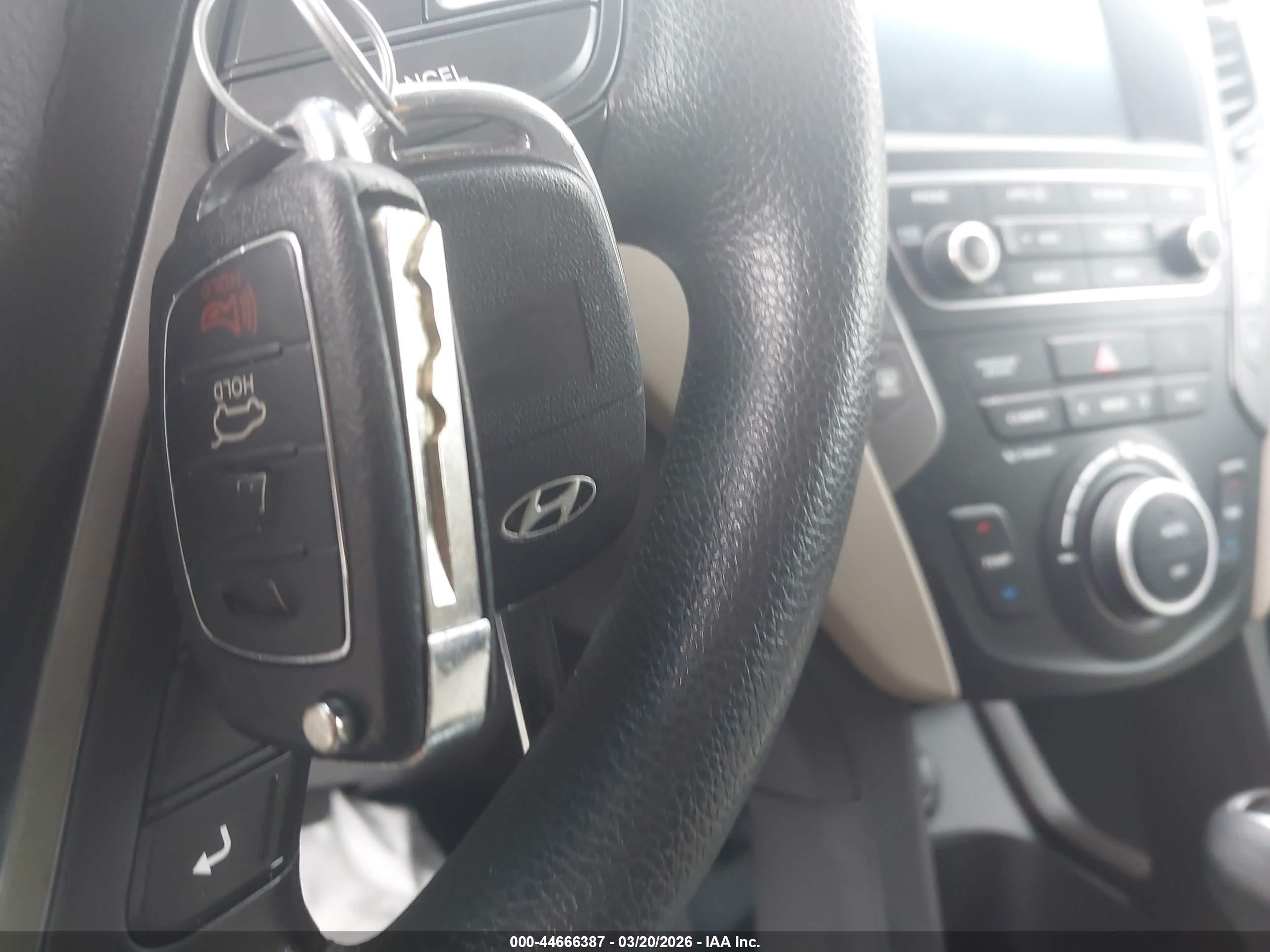 HYUNDAI SANTA image 11