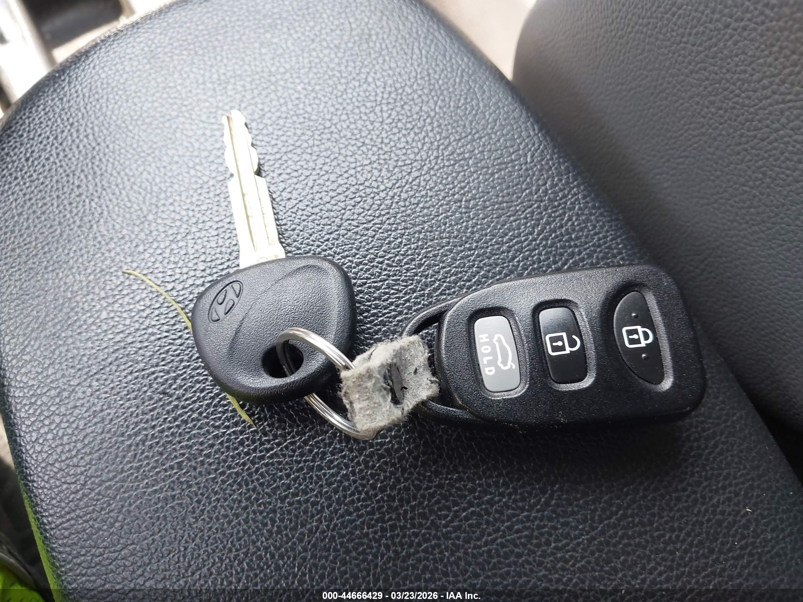 HYUNDAI ELANTRA image 11