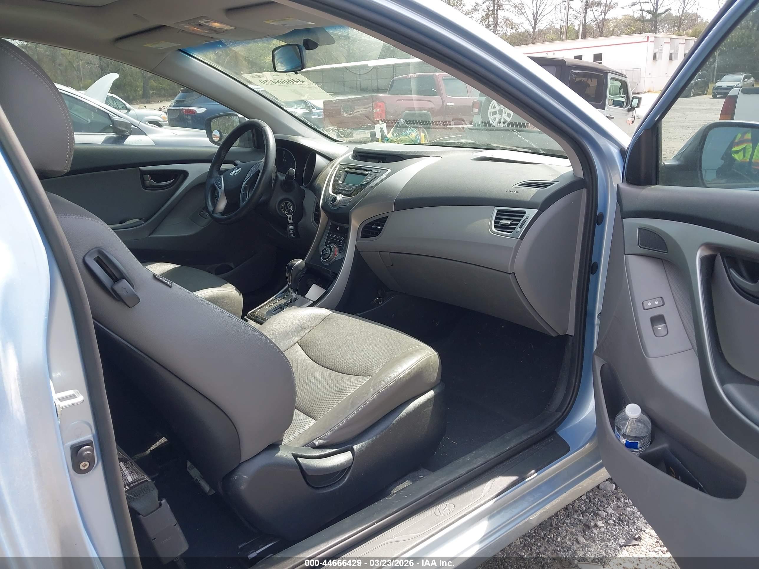 HYUNDAI ELANTRA image 5