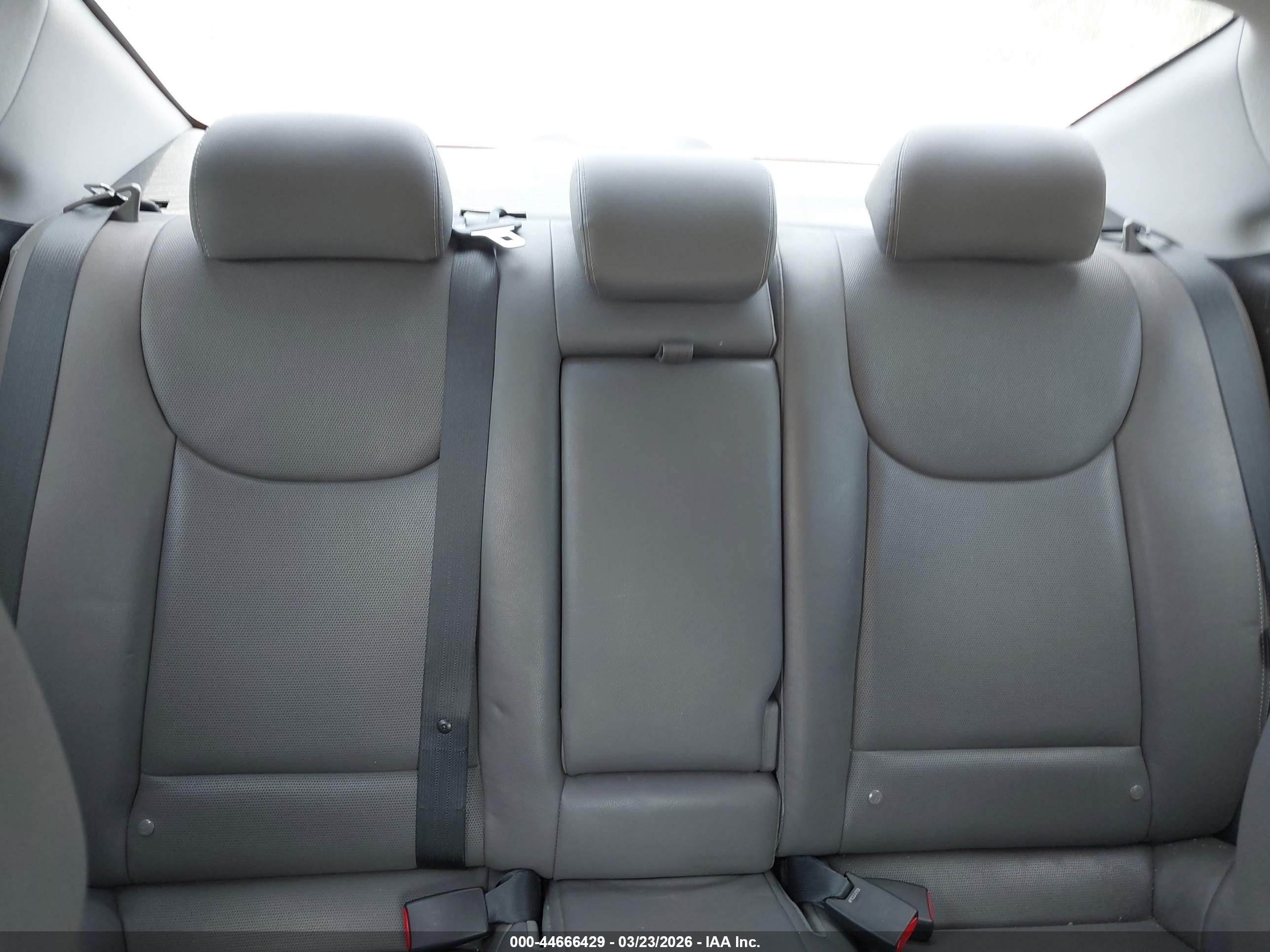 HYUNDAI ELANTRA image 8