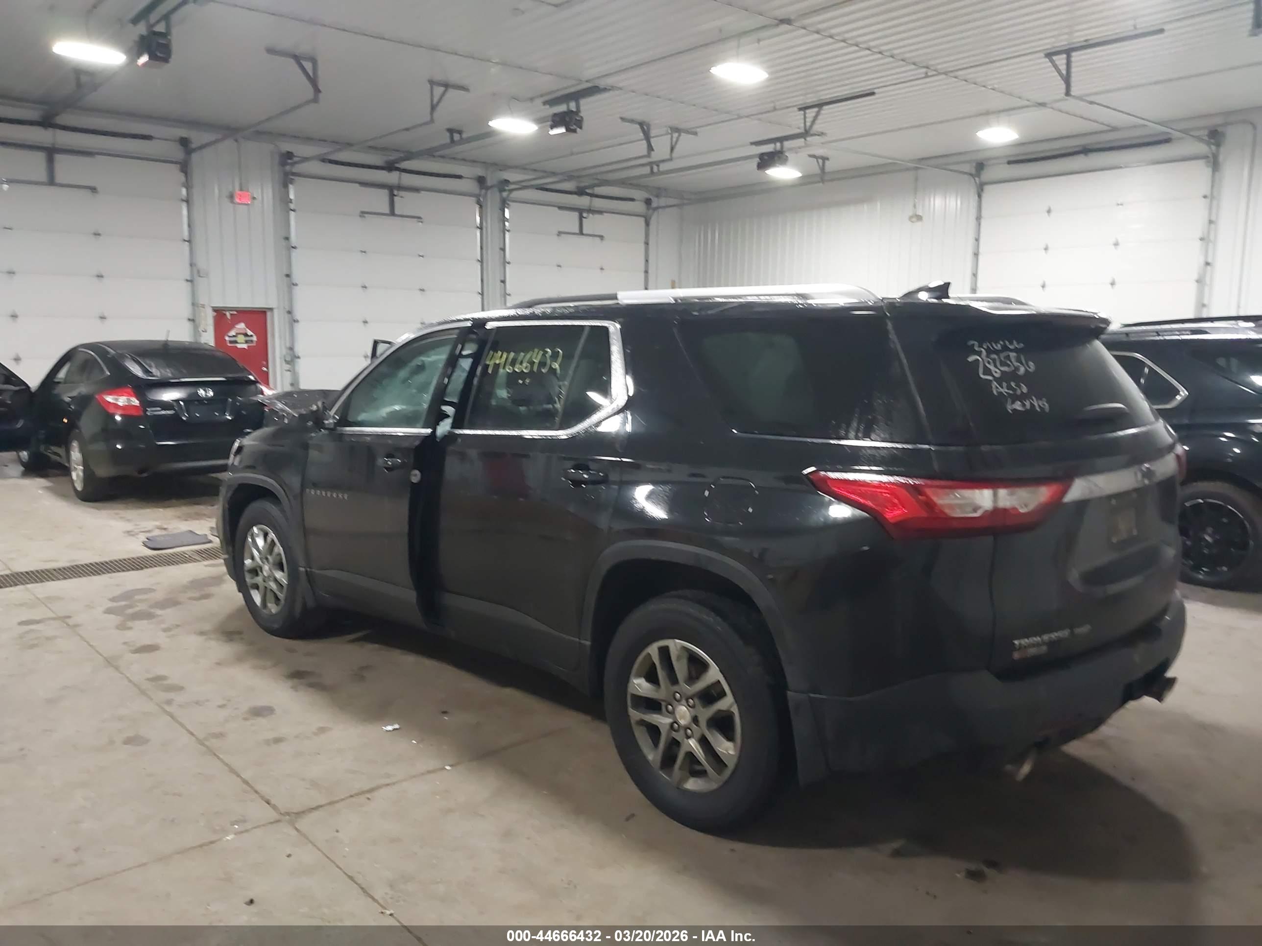 CHEVROLET TRAVERSE image 3