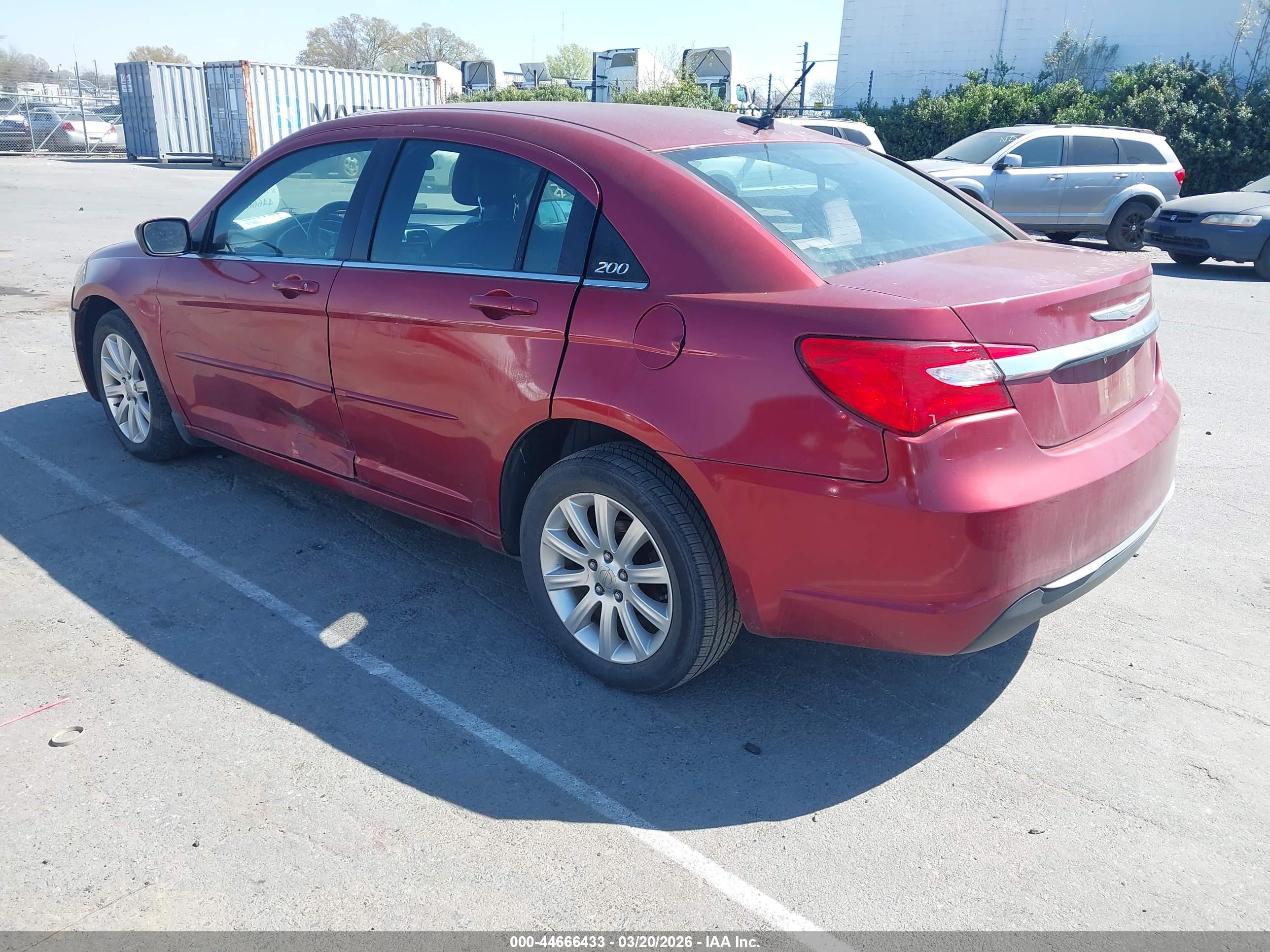 CHRYSLER 200 image 3