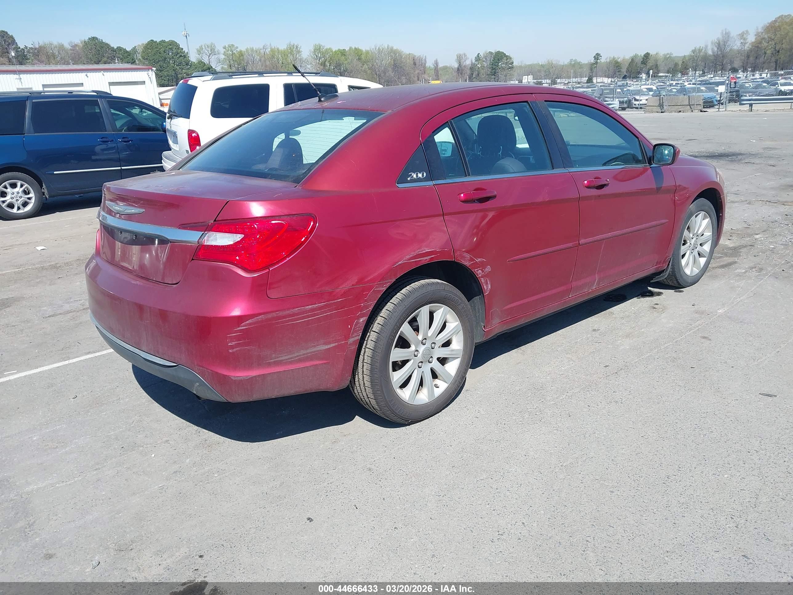 CHRYSLER 200 image 4