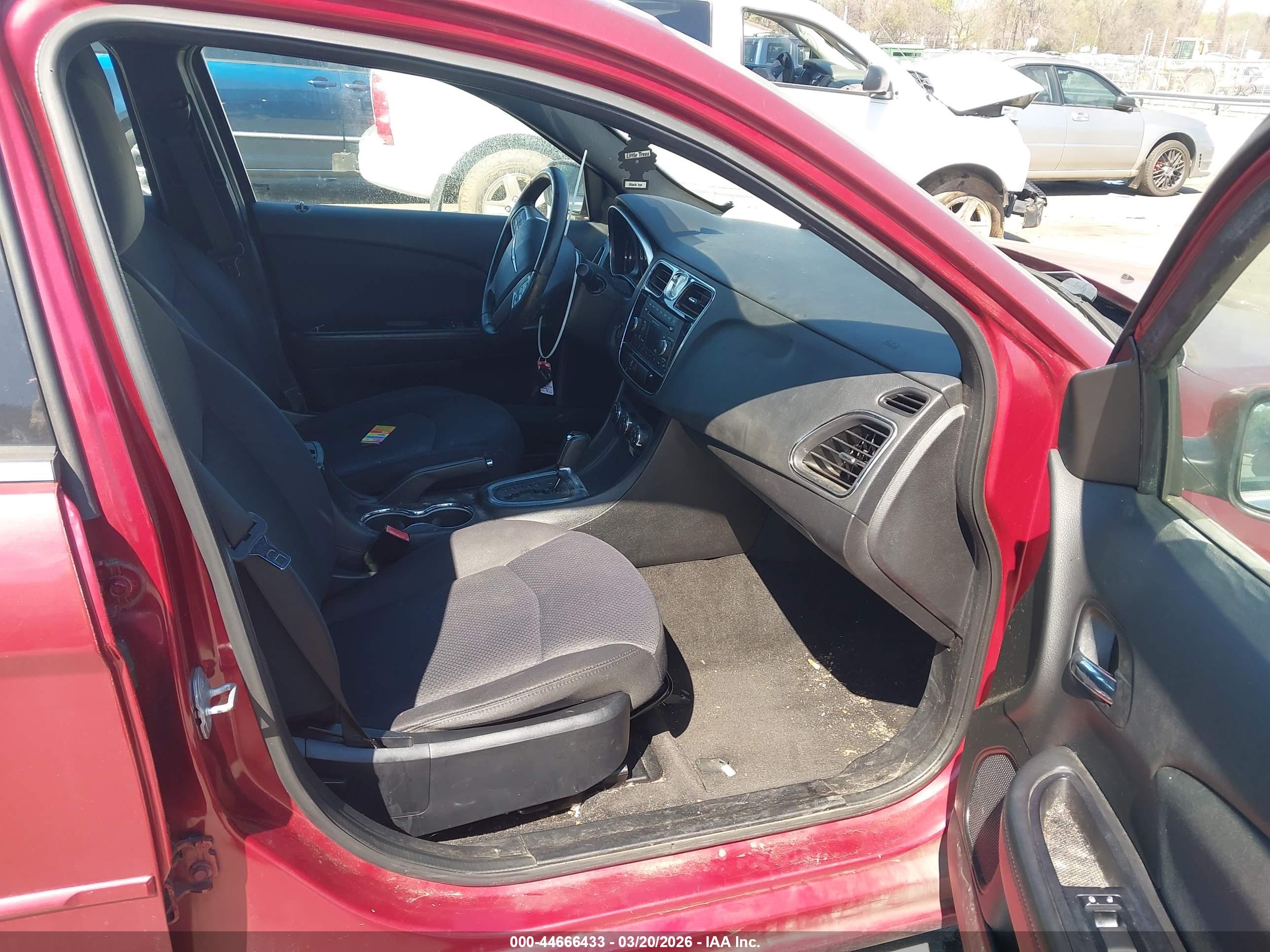 CHRYSLER 200 image 5
