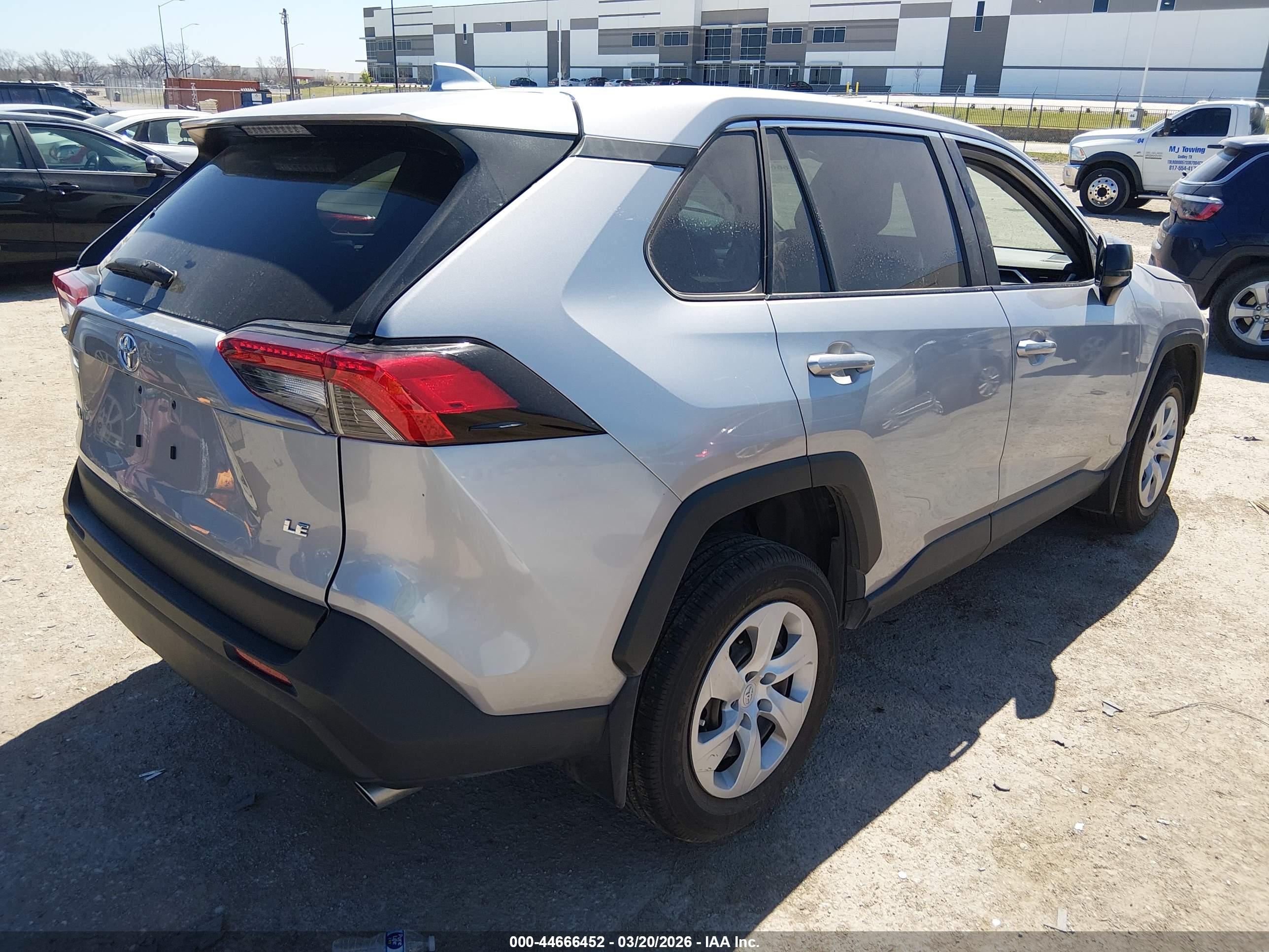 TOYOTA RAV4 image 4