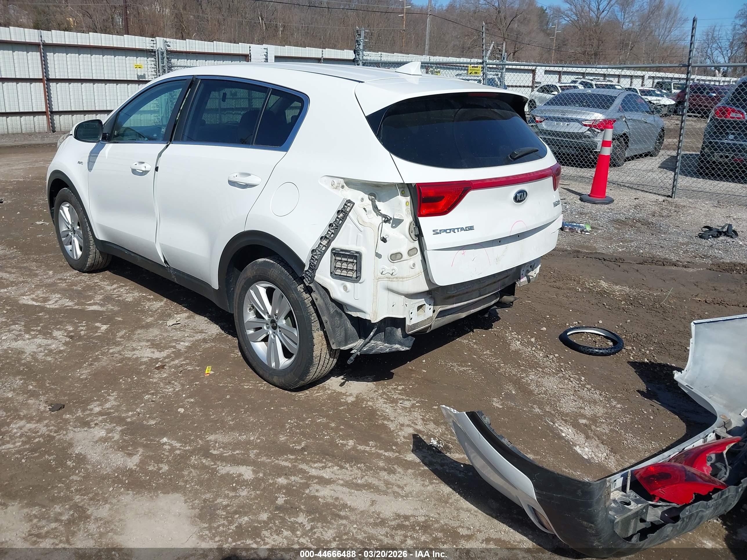 KIA SPORTAGE image 3