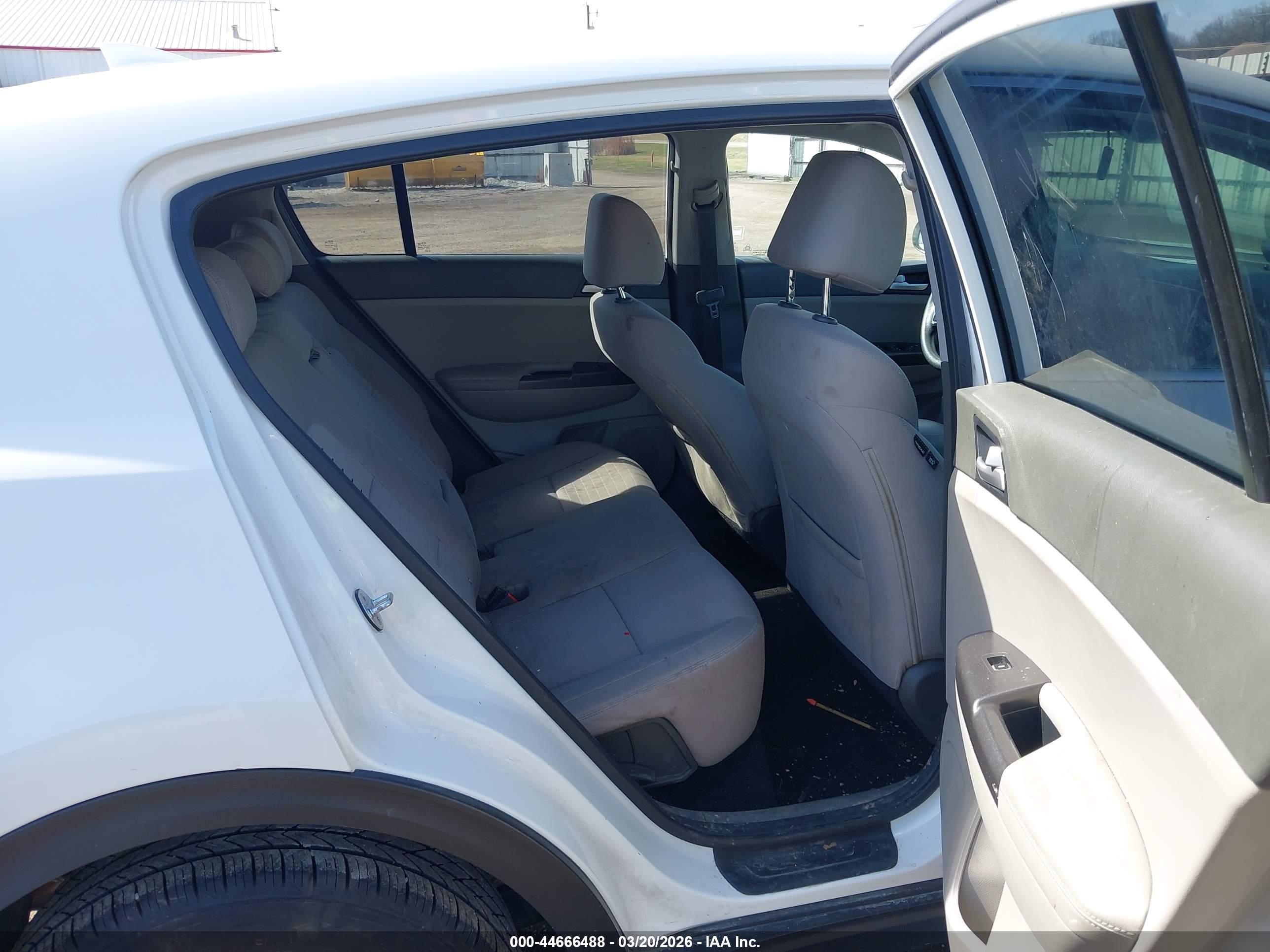 KIA SPORTAGE image 8