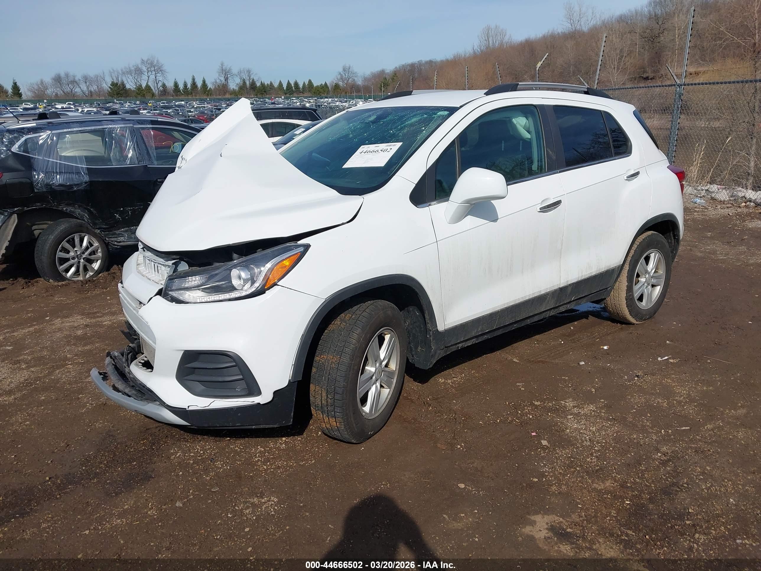 CHEVROLET TRAX image 2