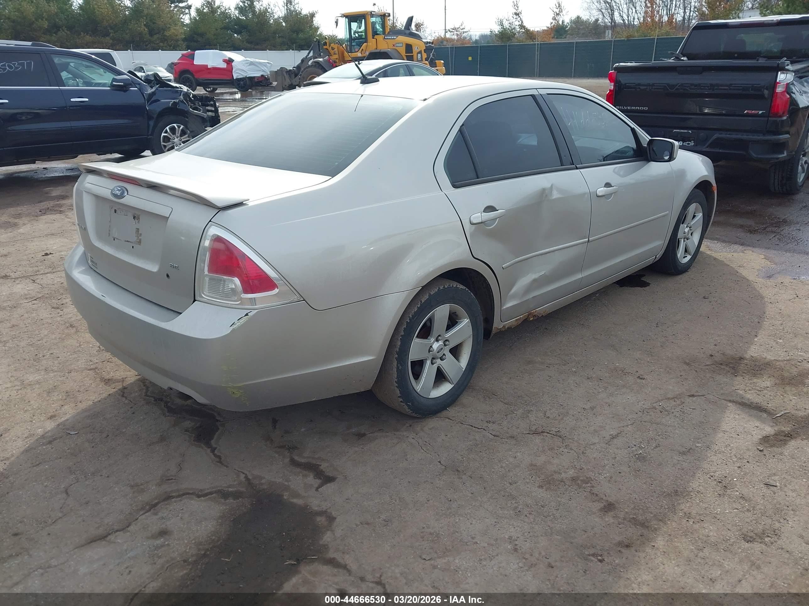 FORD FUSION image 4