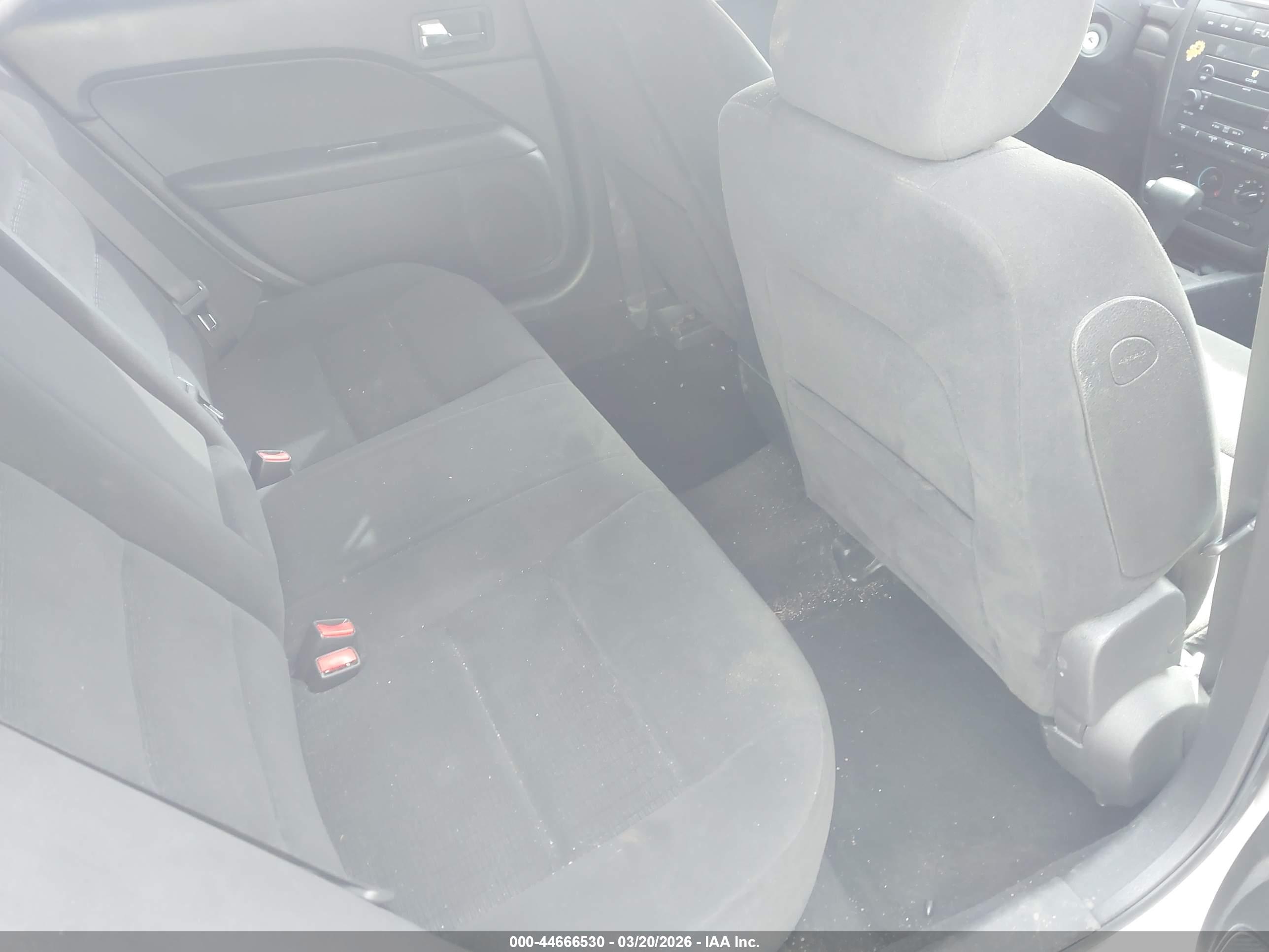 FORD FUSION image 8