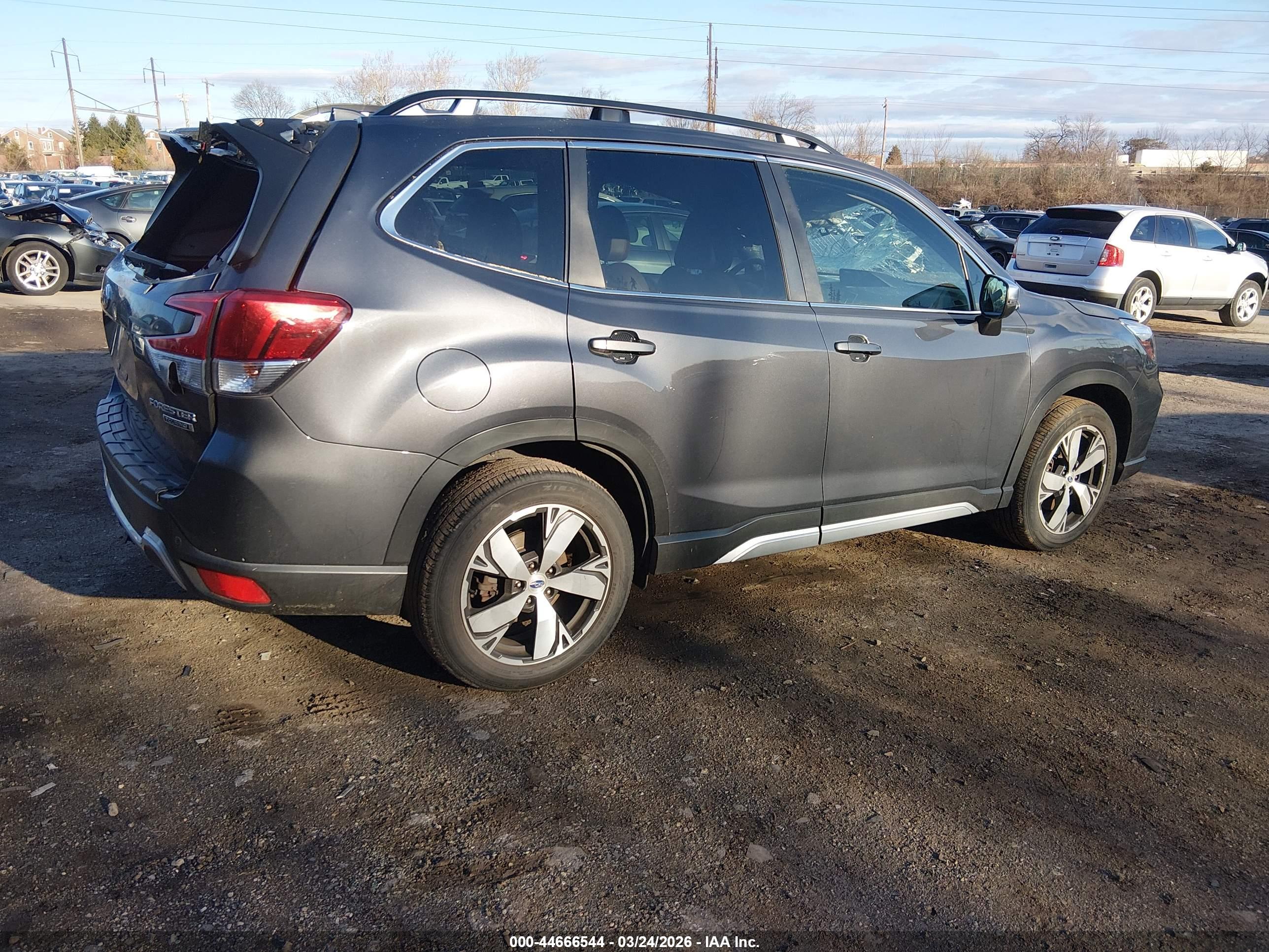 SUBARU FORESTER image 4