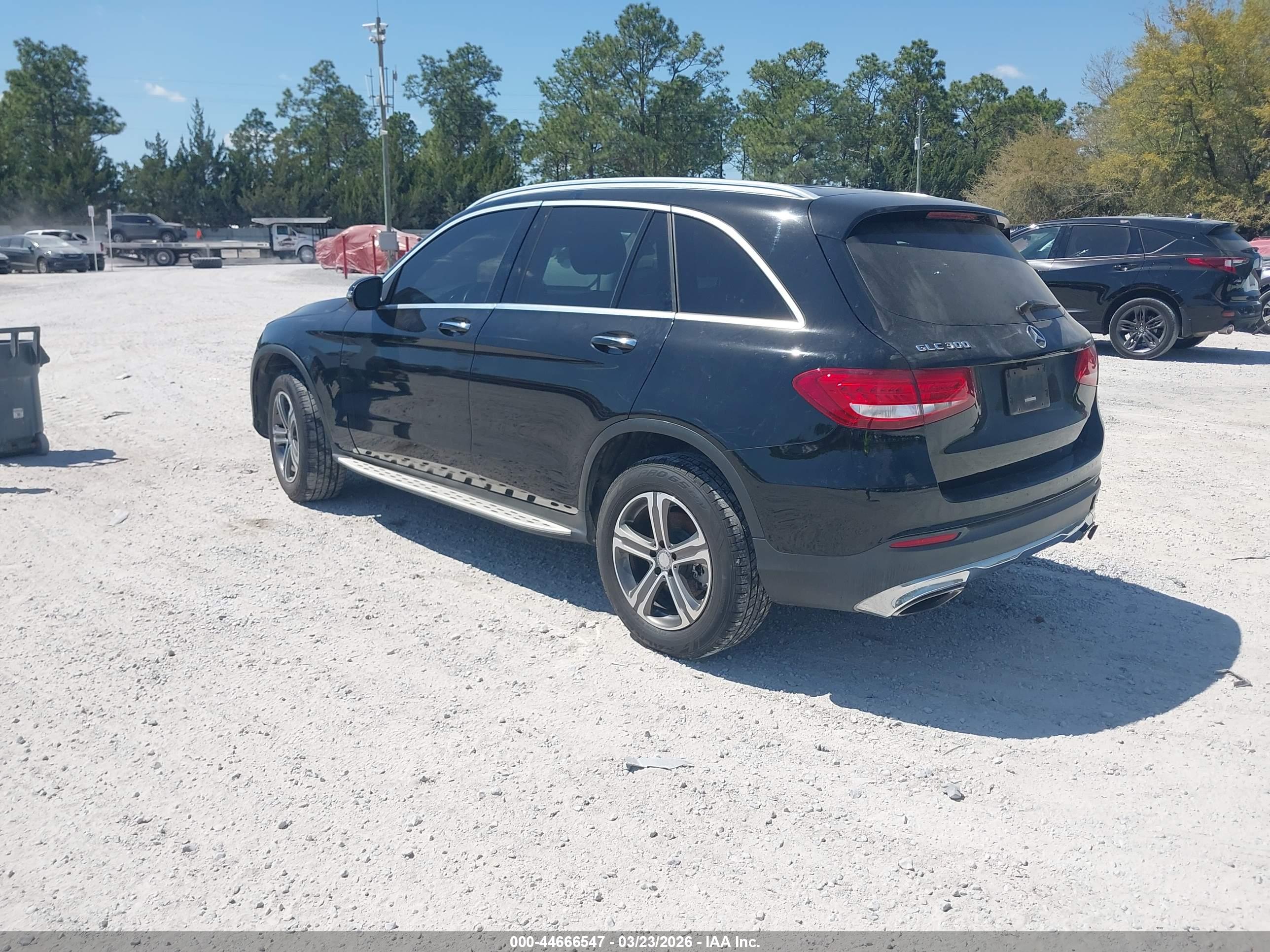 MERCEDES-BENZ GLC image 3