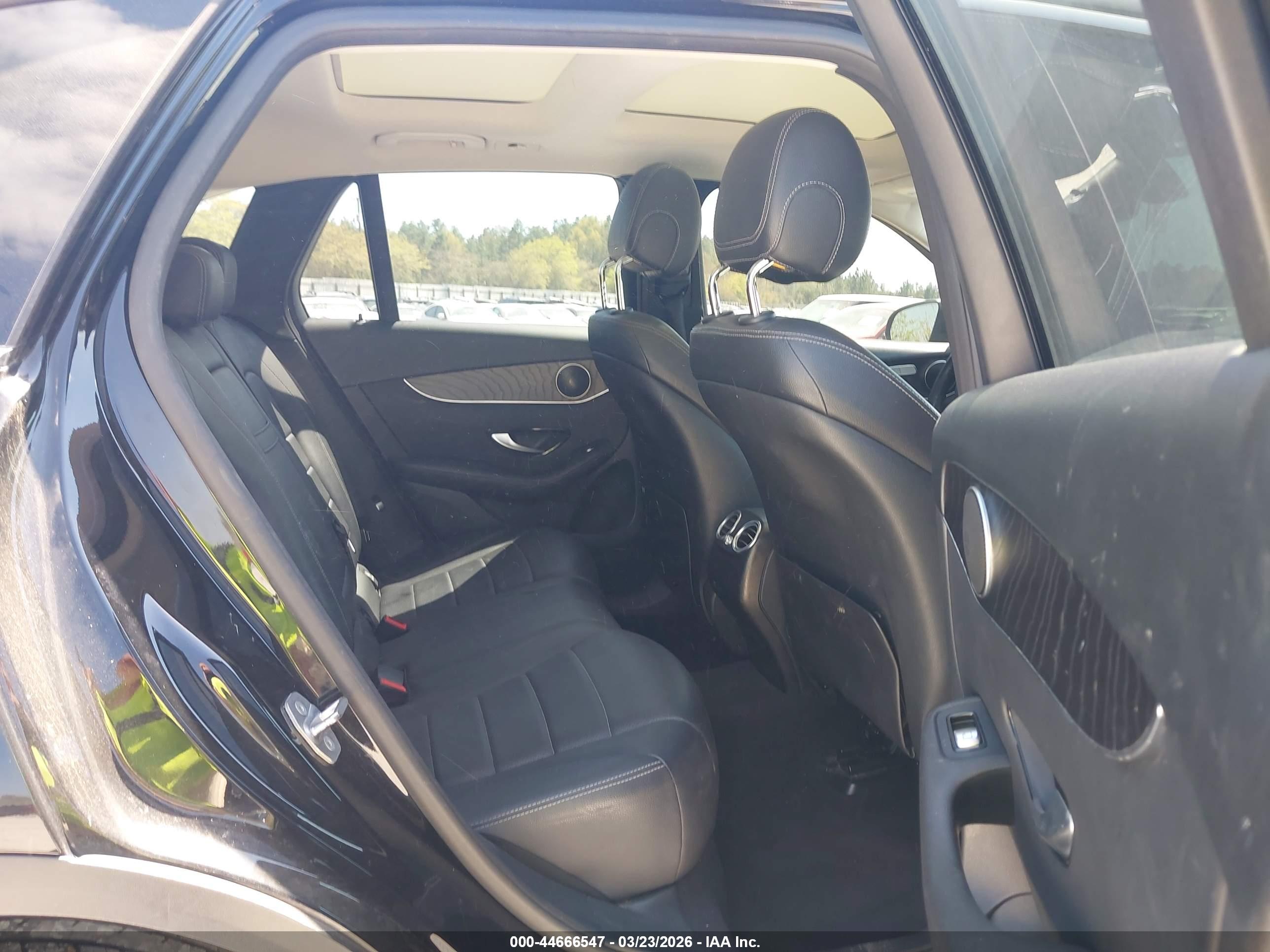 MERCEDES-BENZ GLC image 8