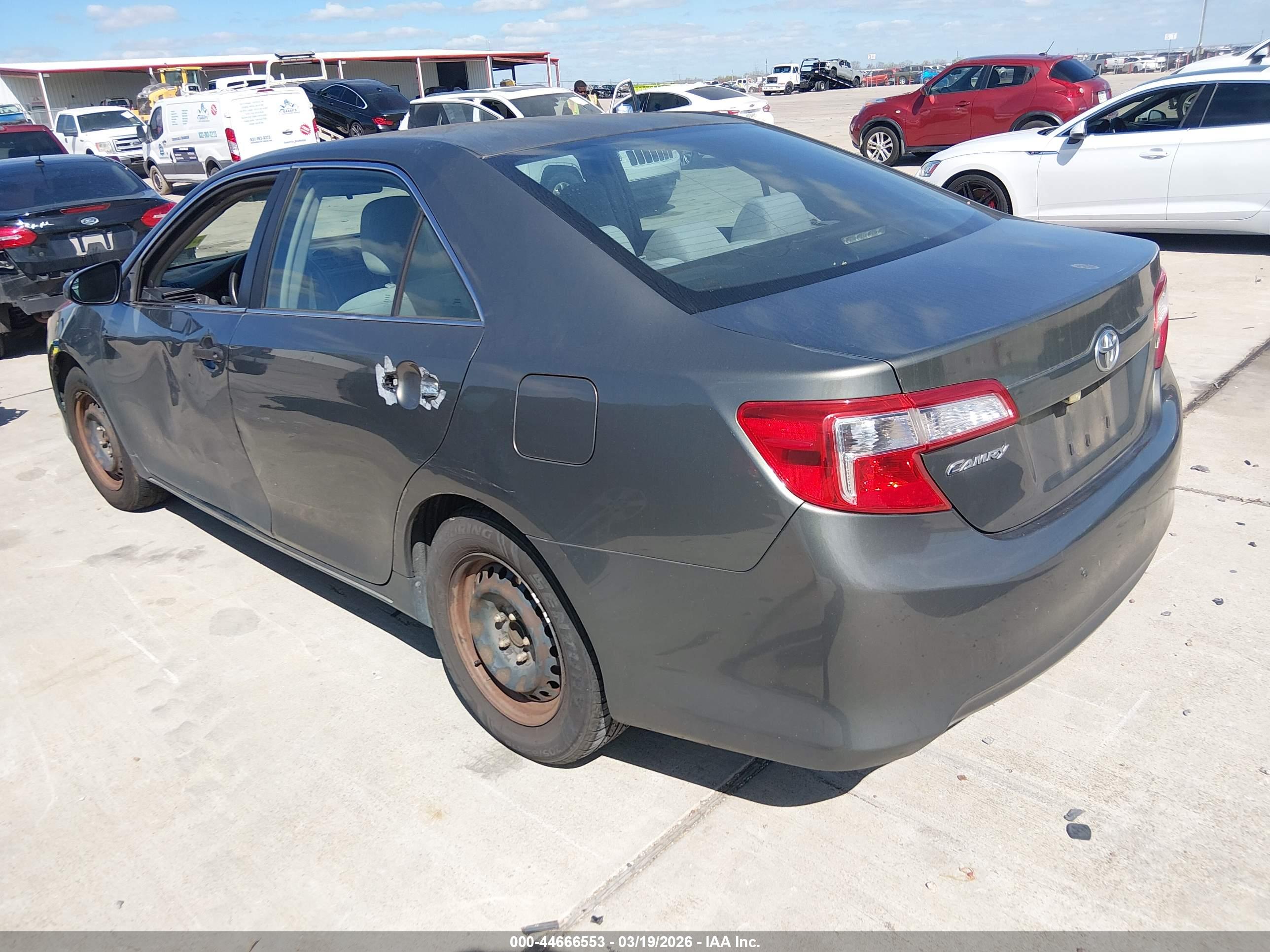 TOYOTA CAMRY image 3