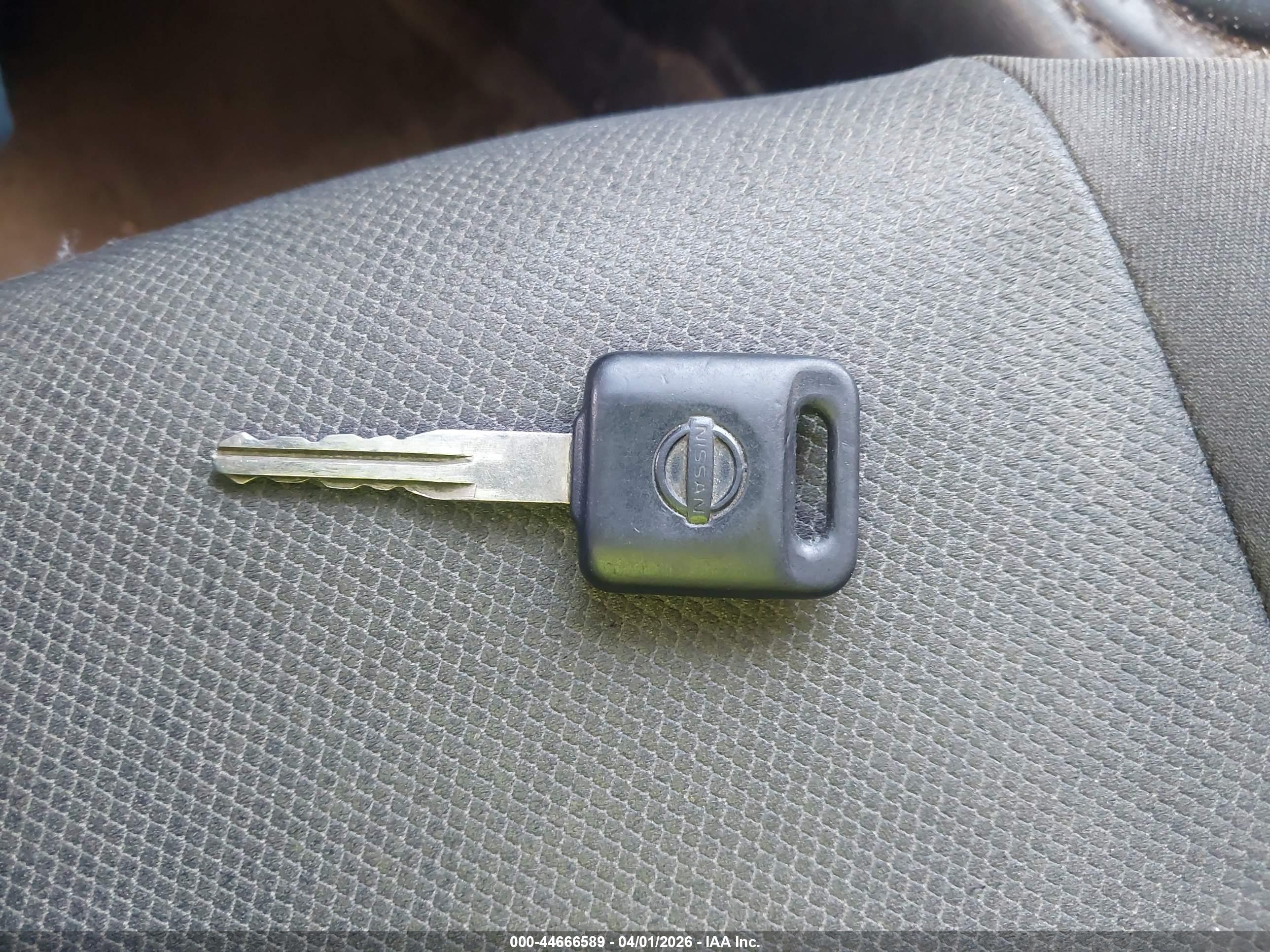 NISSAN VERSA image 11
