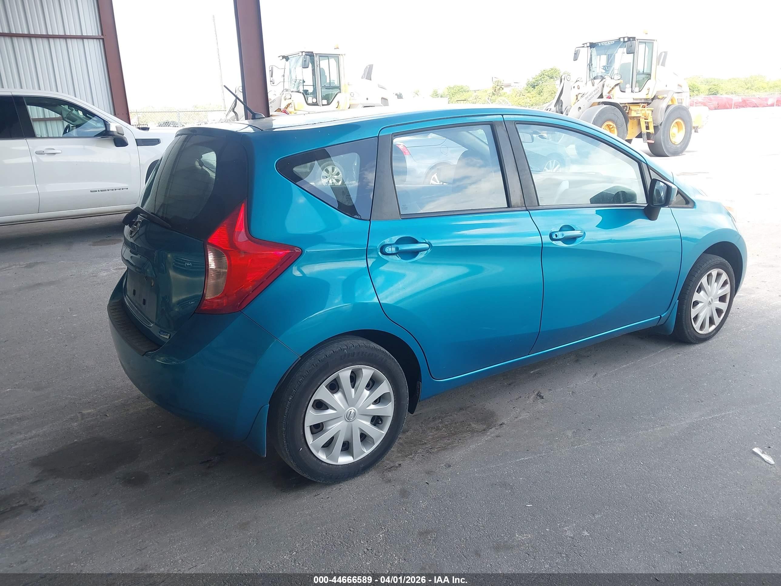 NISSAN VERSA image 4