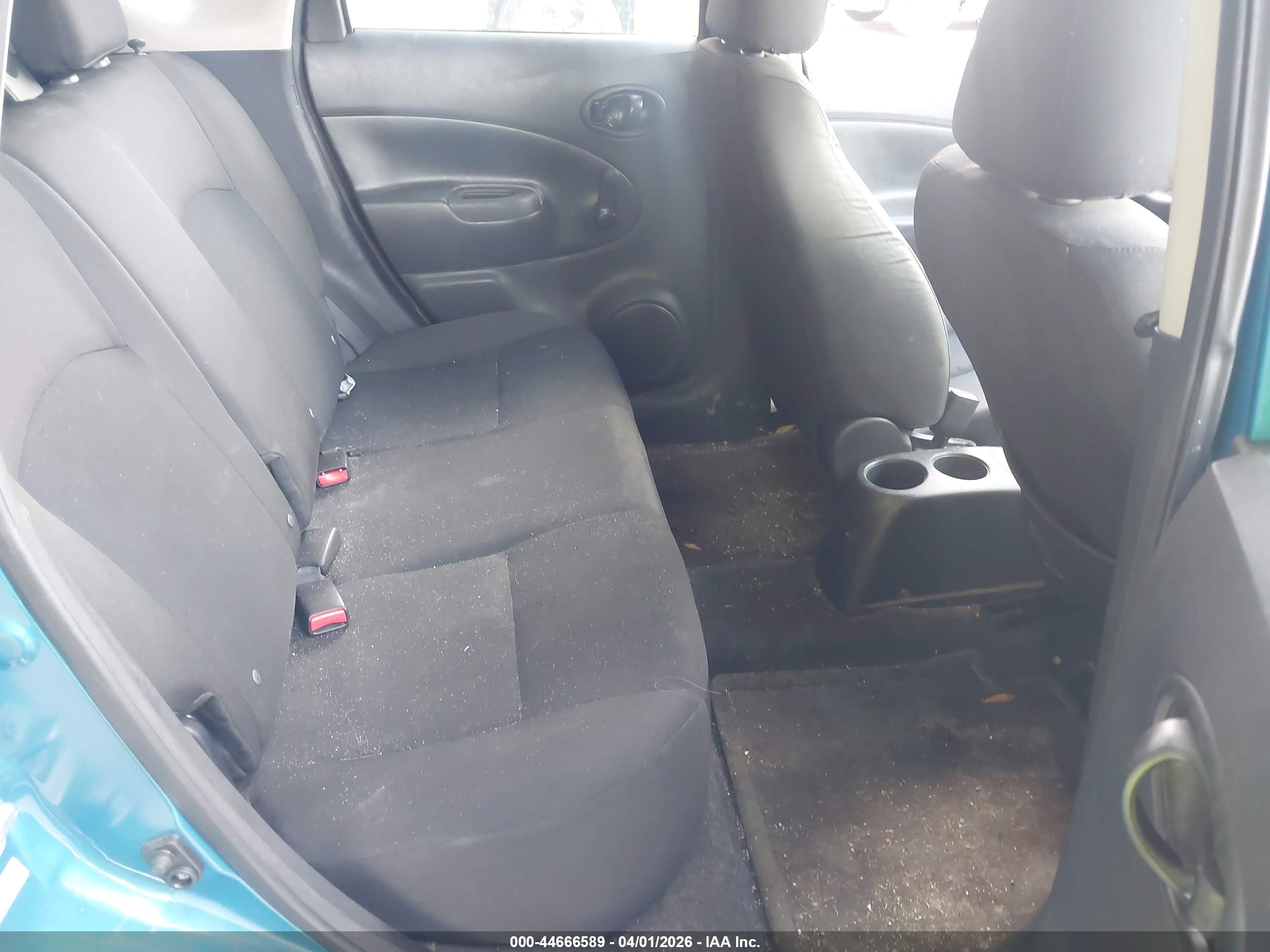 NISSAN VERSA image 8