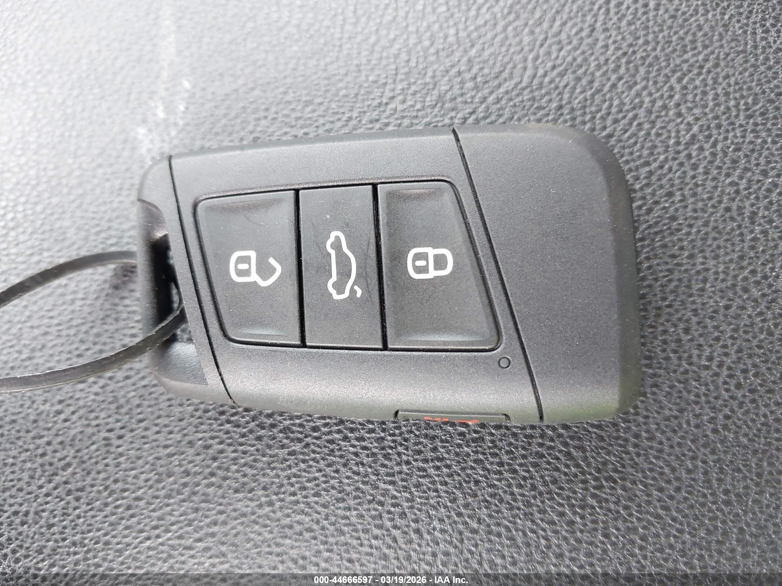 VOLKSWAGEN TAOS image 11