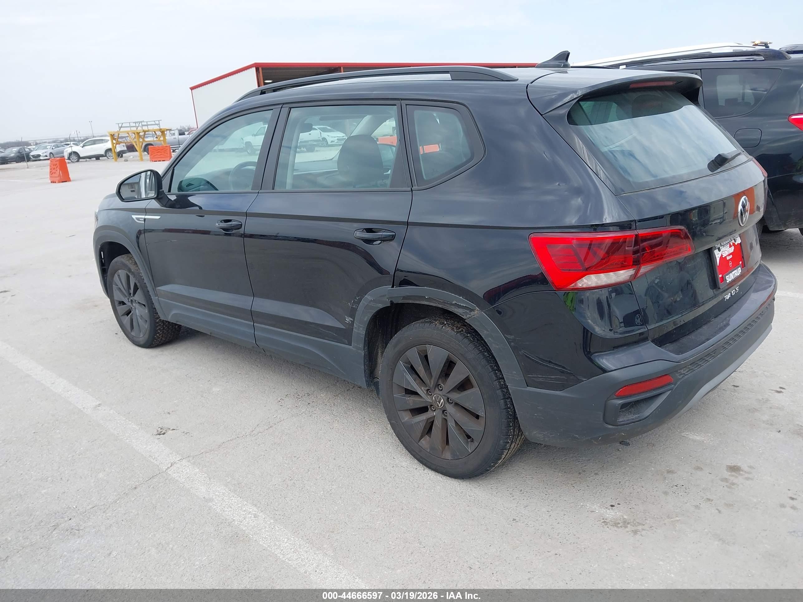 VOLKSWAGEN TAOS image 3