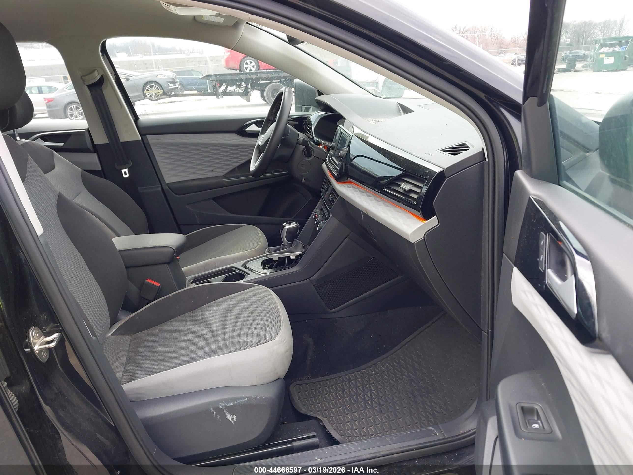 VOLKSWAGEN TAOS image 5
