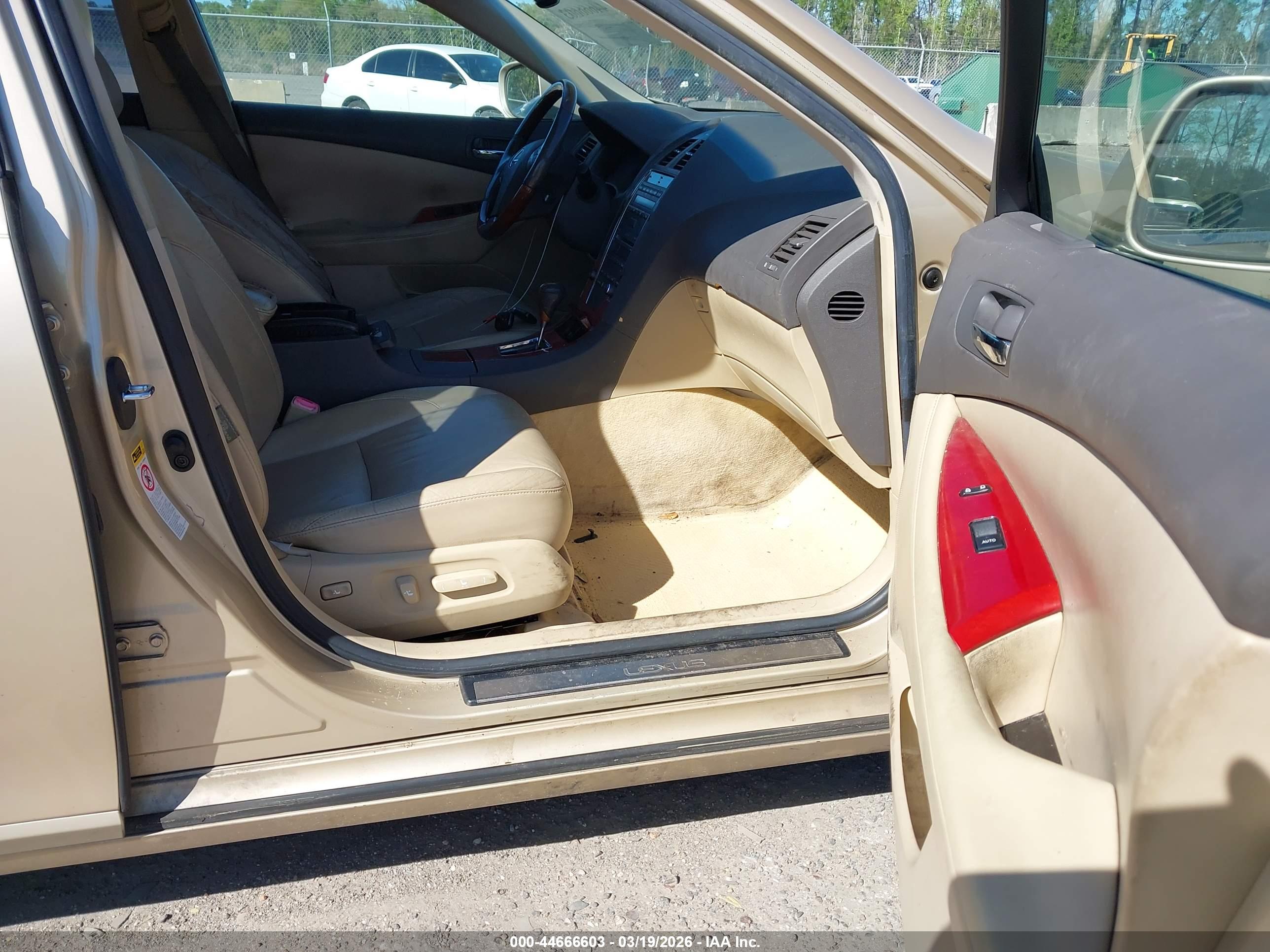 LEXUS ES image 5