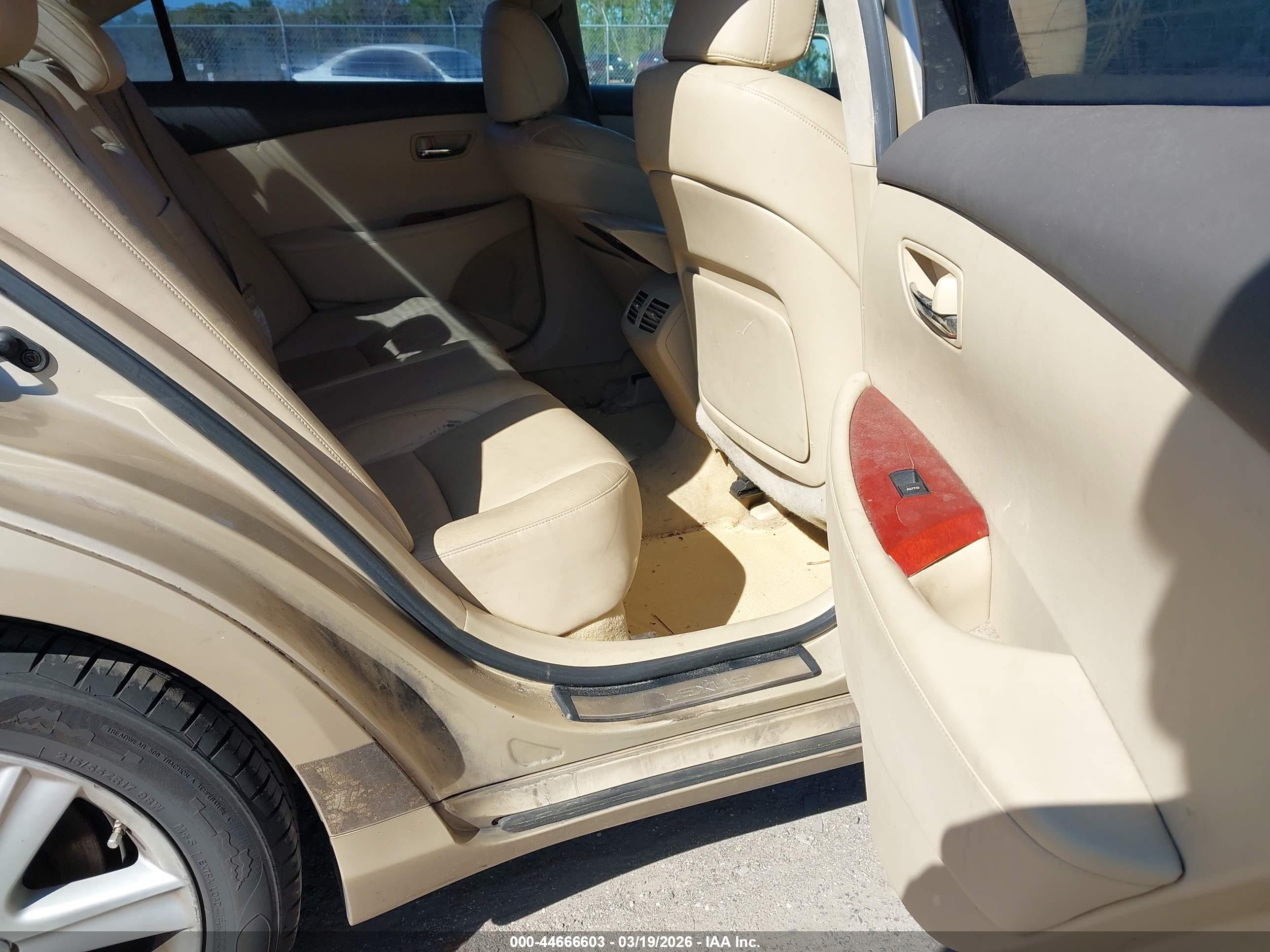LEXUS ES image 8