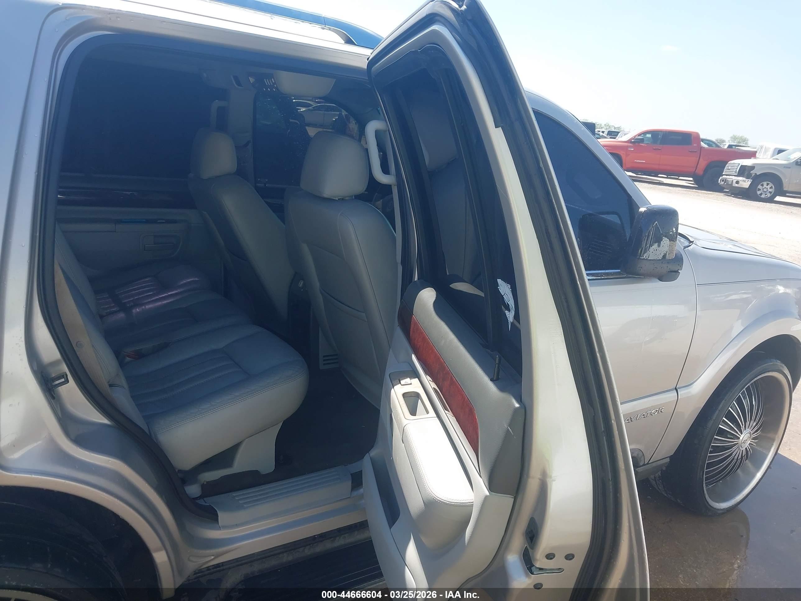 LINCOLN AVIATOR image 8