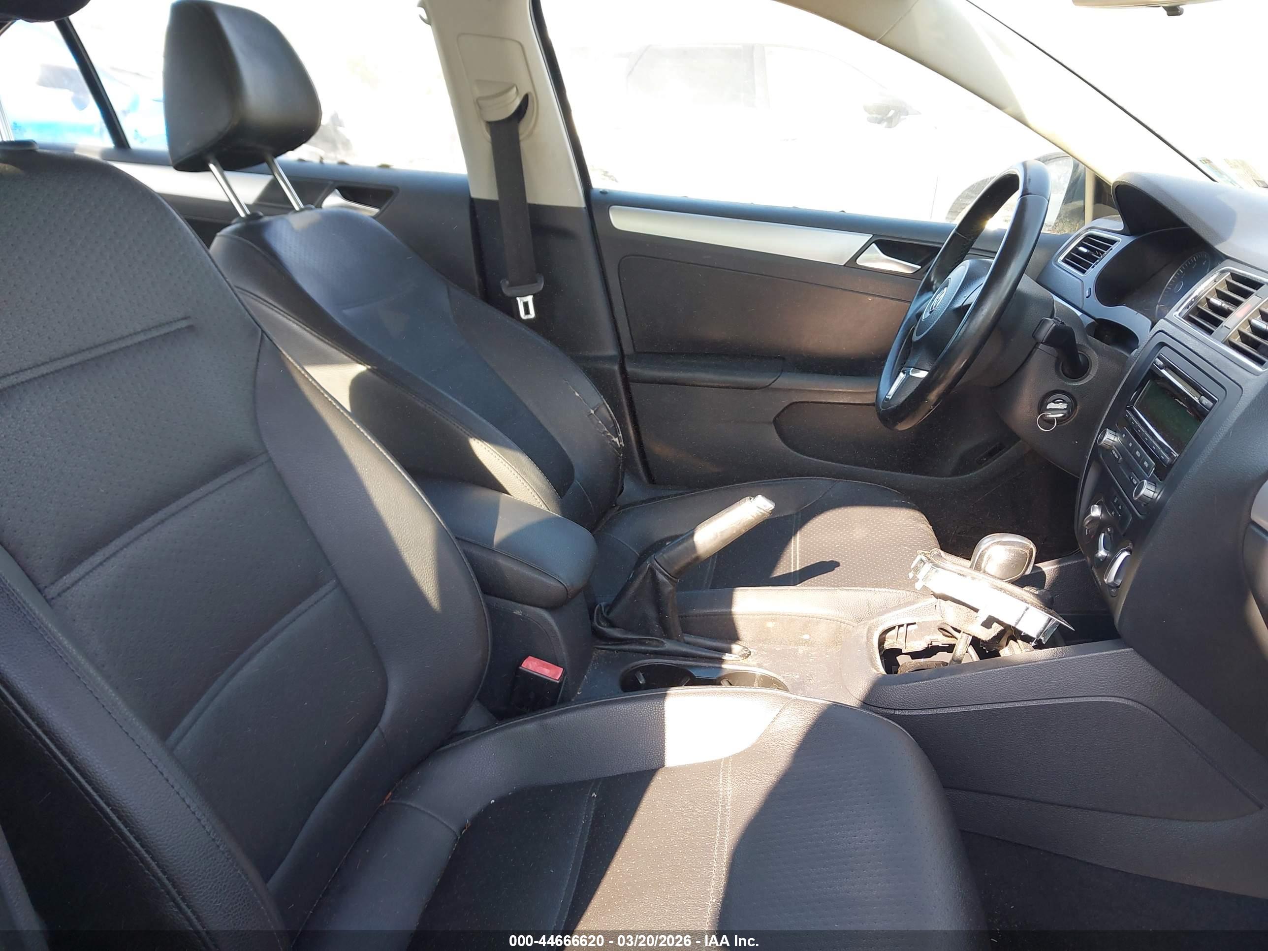 VOLKSWAGEN JETTA image 5