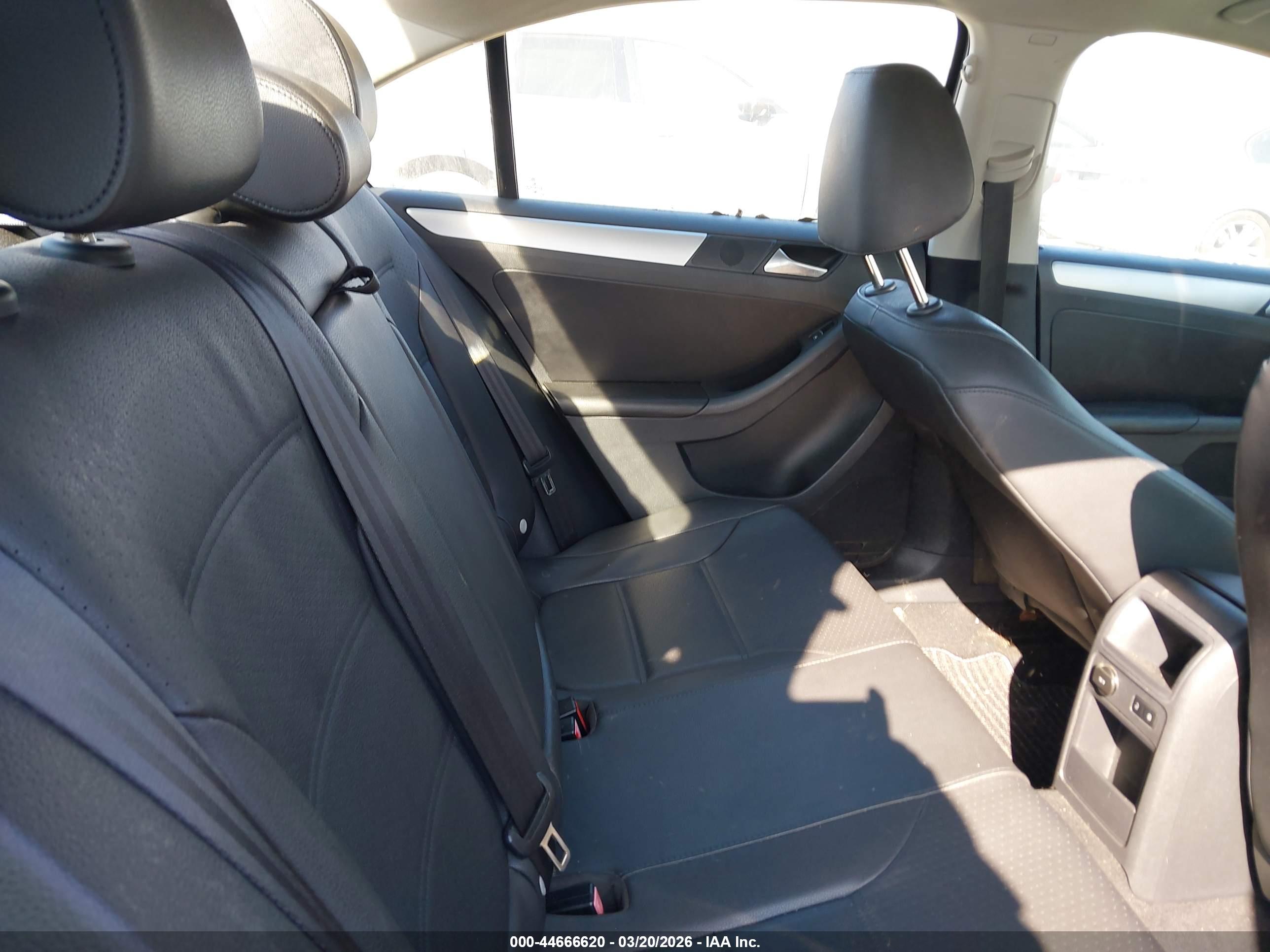 VOLKSWAGEN JETTA image 8