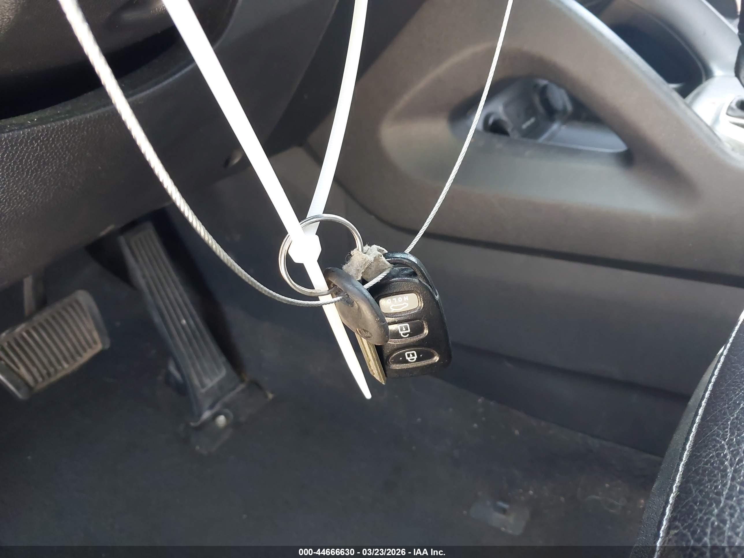 HYUNDAI TUCSON image 11