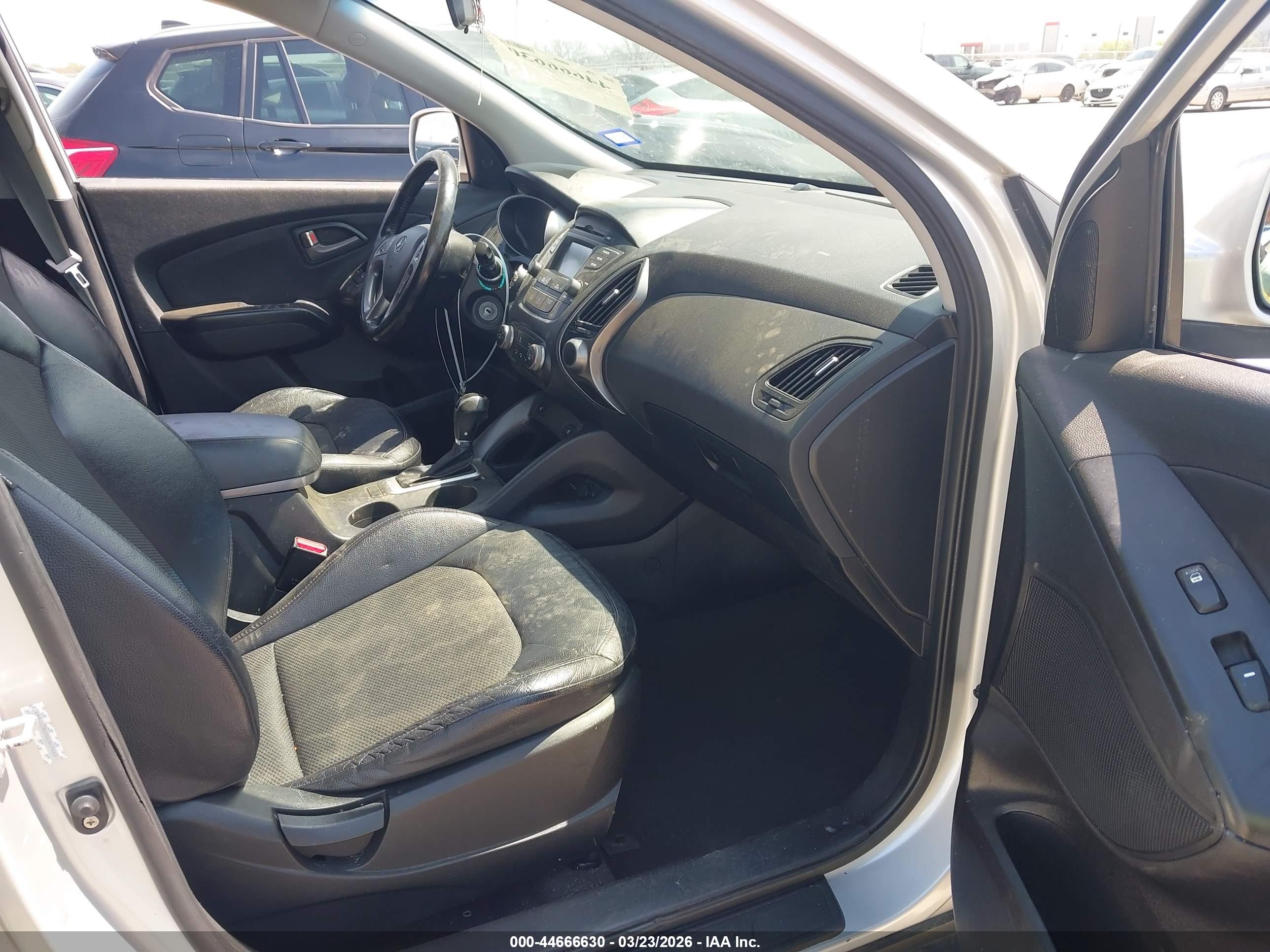 HYUNDAI TUCSON image 5