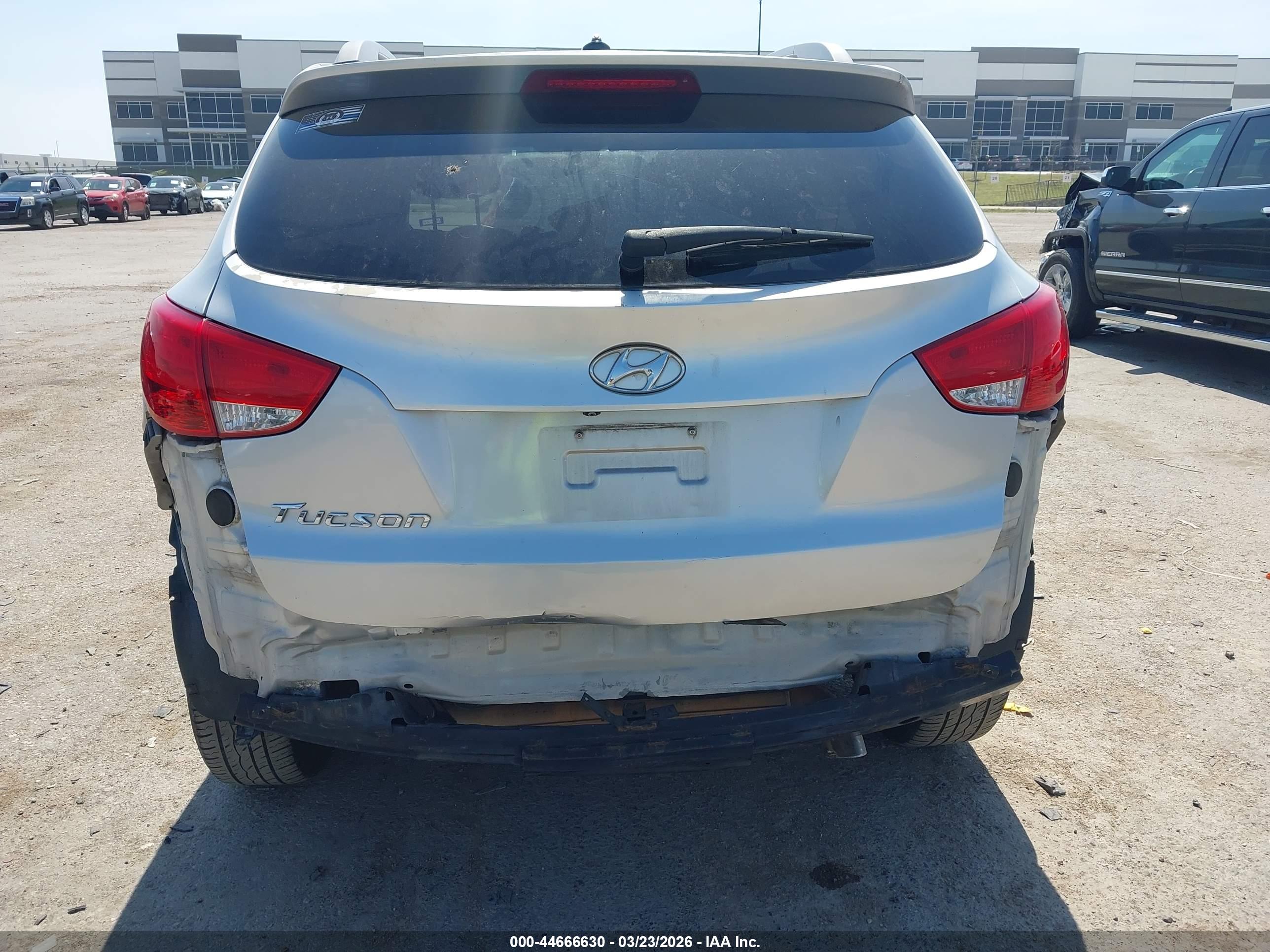 HYUNDAI TUCSON image 6