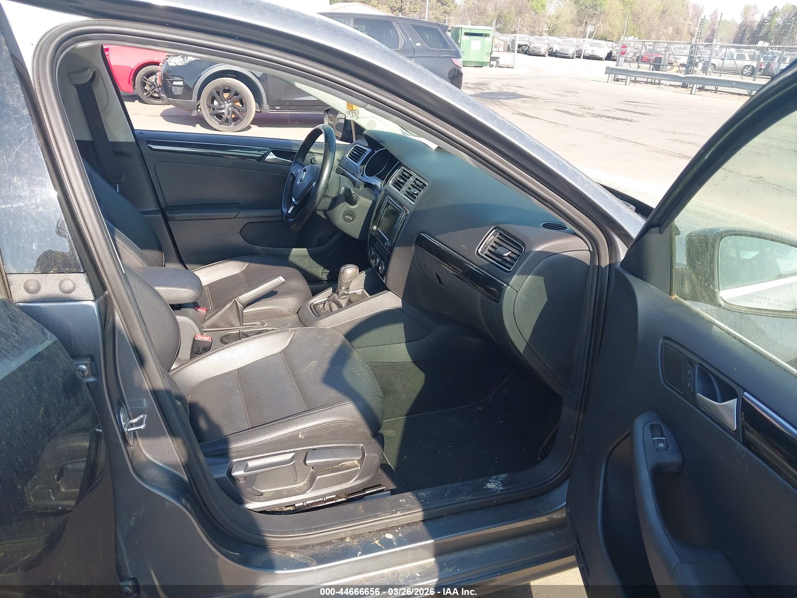 VOLKSWAGEN JETTA image 5
